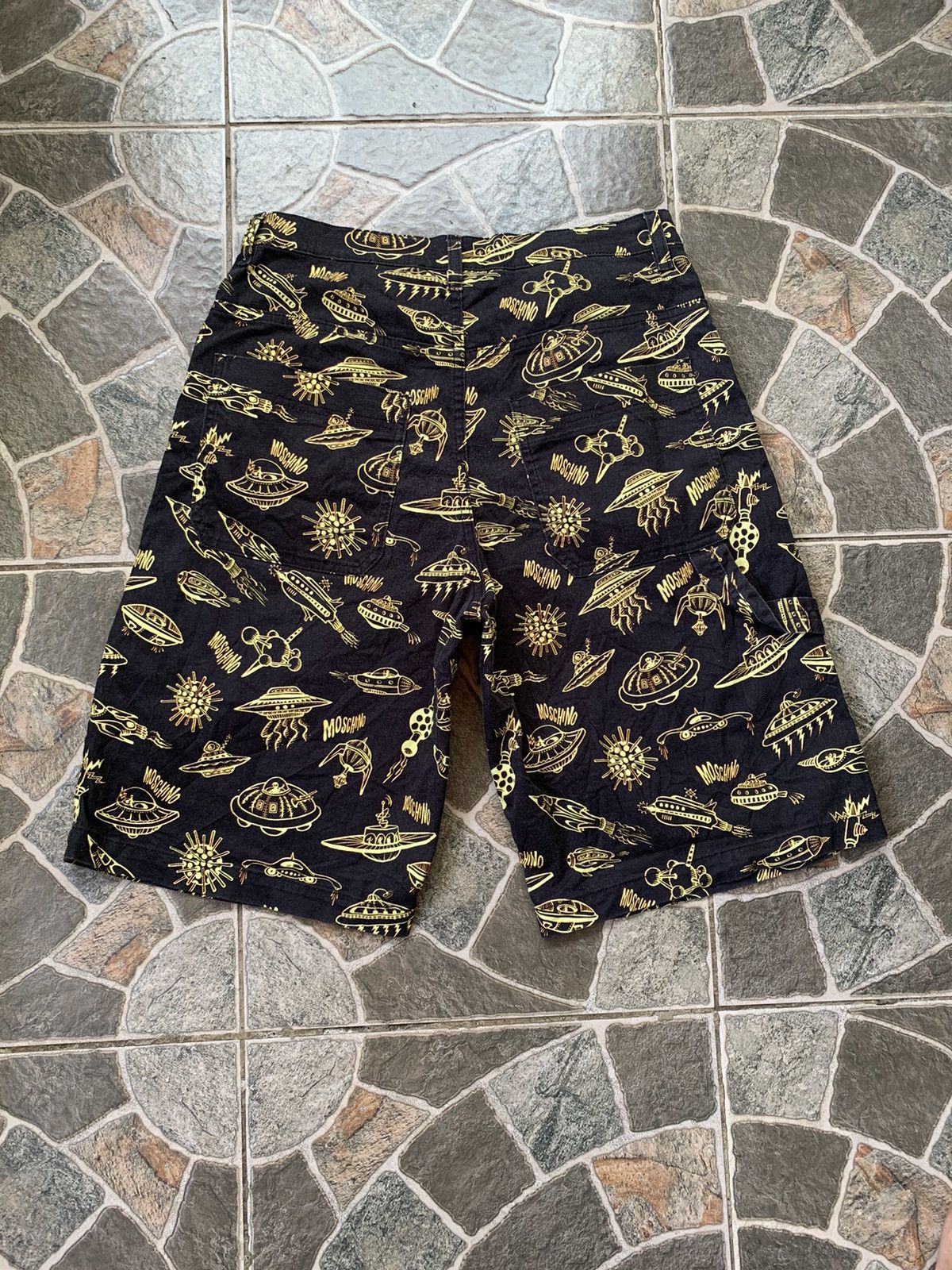Moschino MOSCHINO SPACESHIP DESIGN AOP SHORT Size US 32 / EU 48 - 2 Thumbnail