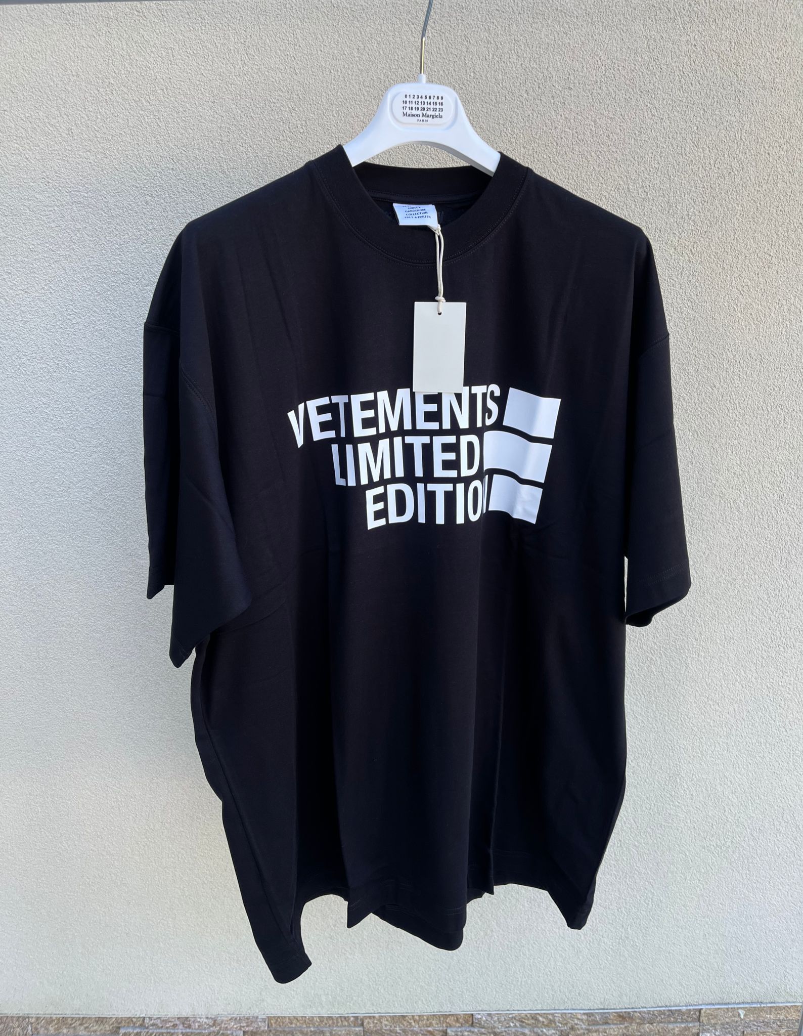 Vetements Big Logo Limited Edition T-Shirt in Black Size US M / EU 48-50 / 2 - 4 Thumbnail