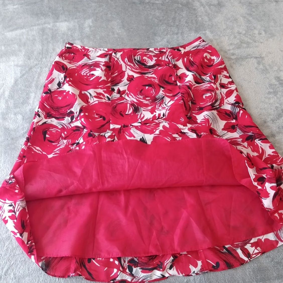 Vintage Le Suit Skirt Knee Length A-Line Petite 14P Red Floral Lined Lightweight Zip Womens Size 36" / US 14 / IT 50 - 6 Thumbnail