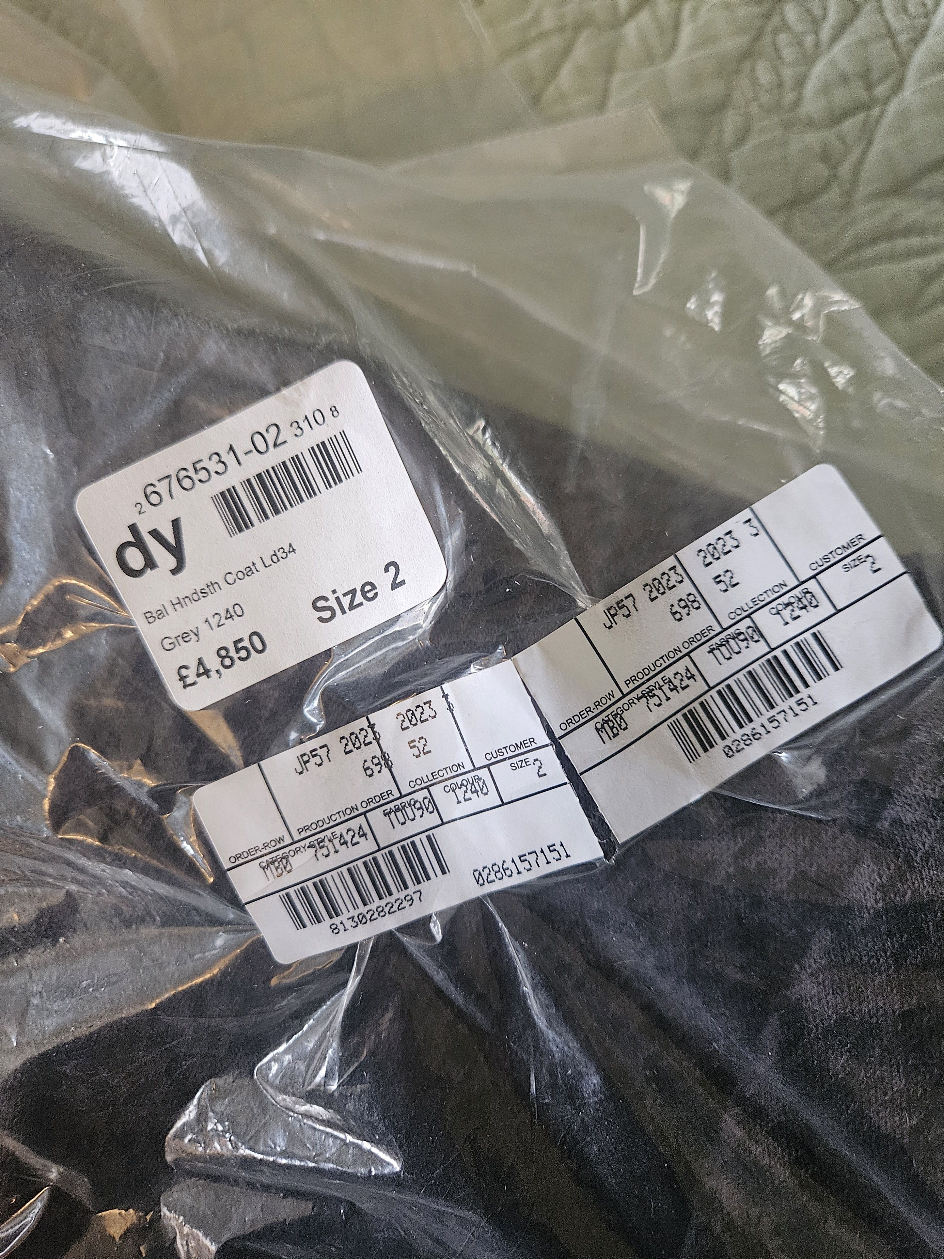 Balenciaga Balenciaga Oversized Houndstooth Coat in Grey and Black Size US M / EU 48-50 / 2 - 14 Thumbnail