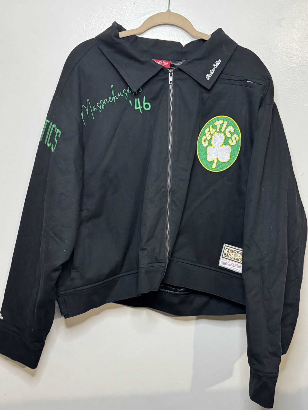 Mitchell & Ness Mitchell & Ness Boston Celtics Black FullZip Mechanic Jacket Size US XL / EU 56 / 4 - 1 Thumbnail