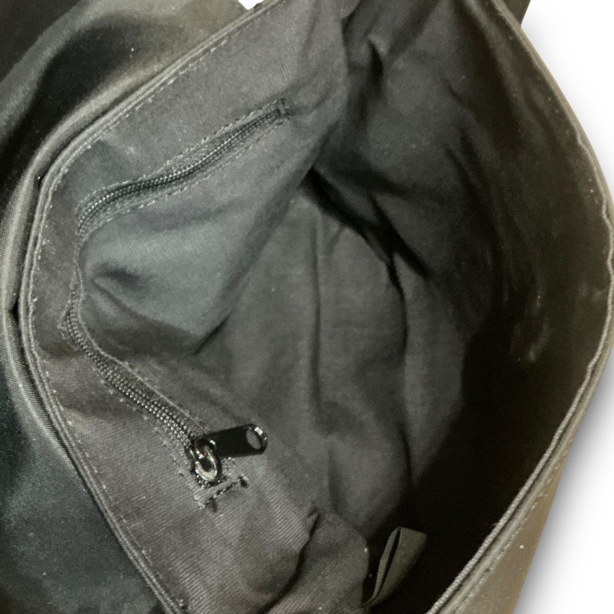 Guess Y2K Vintage Guess Black Nylon Crossbody Handbag Purse Size ONE SIZE - 7 Thumbnail