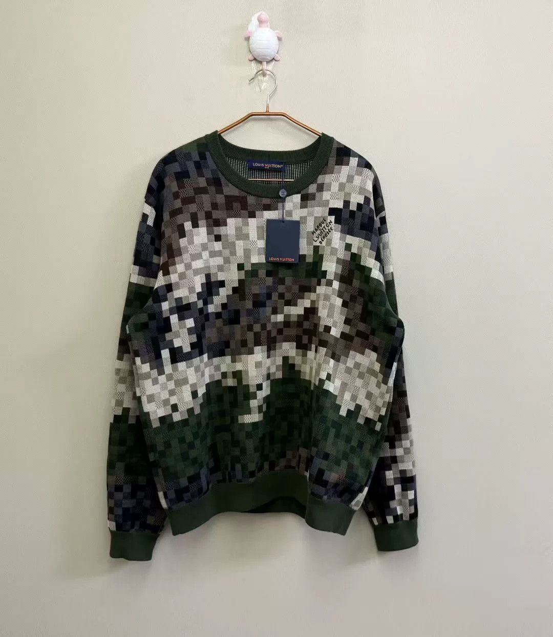 Louis Vuitton LV x Pharrell Camo Logo Sweater Size US XXL / EU 58 / 5 - 1 Thumbnail