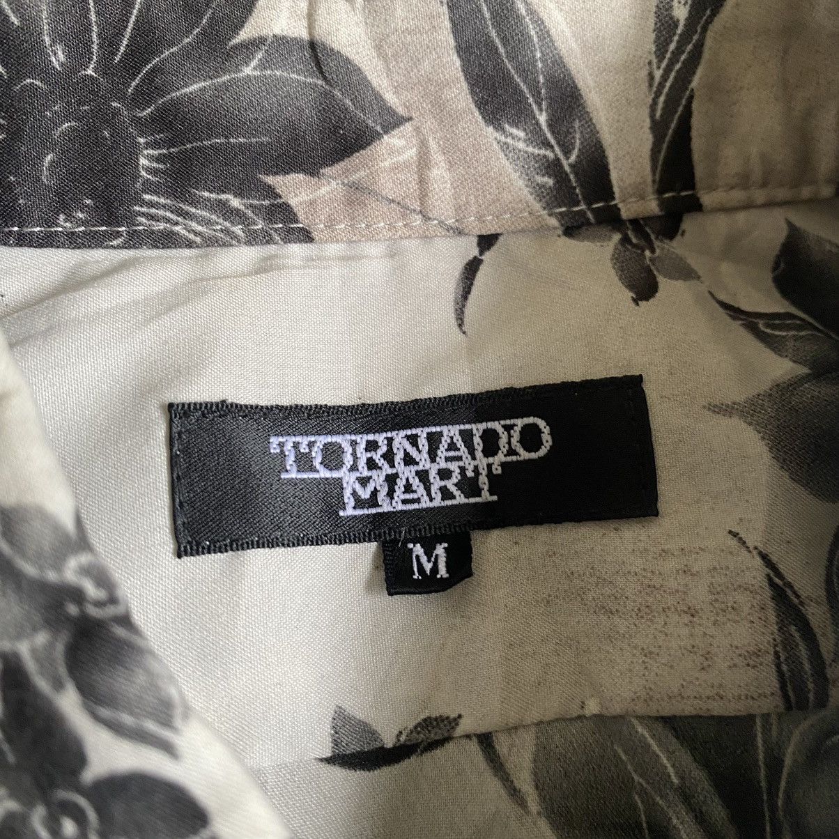 Tornado Mart Tornado Mart Vintage Silk Flowers Print Size US M / EU 48-50 / 2 - 3 Thumbnail