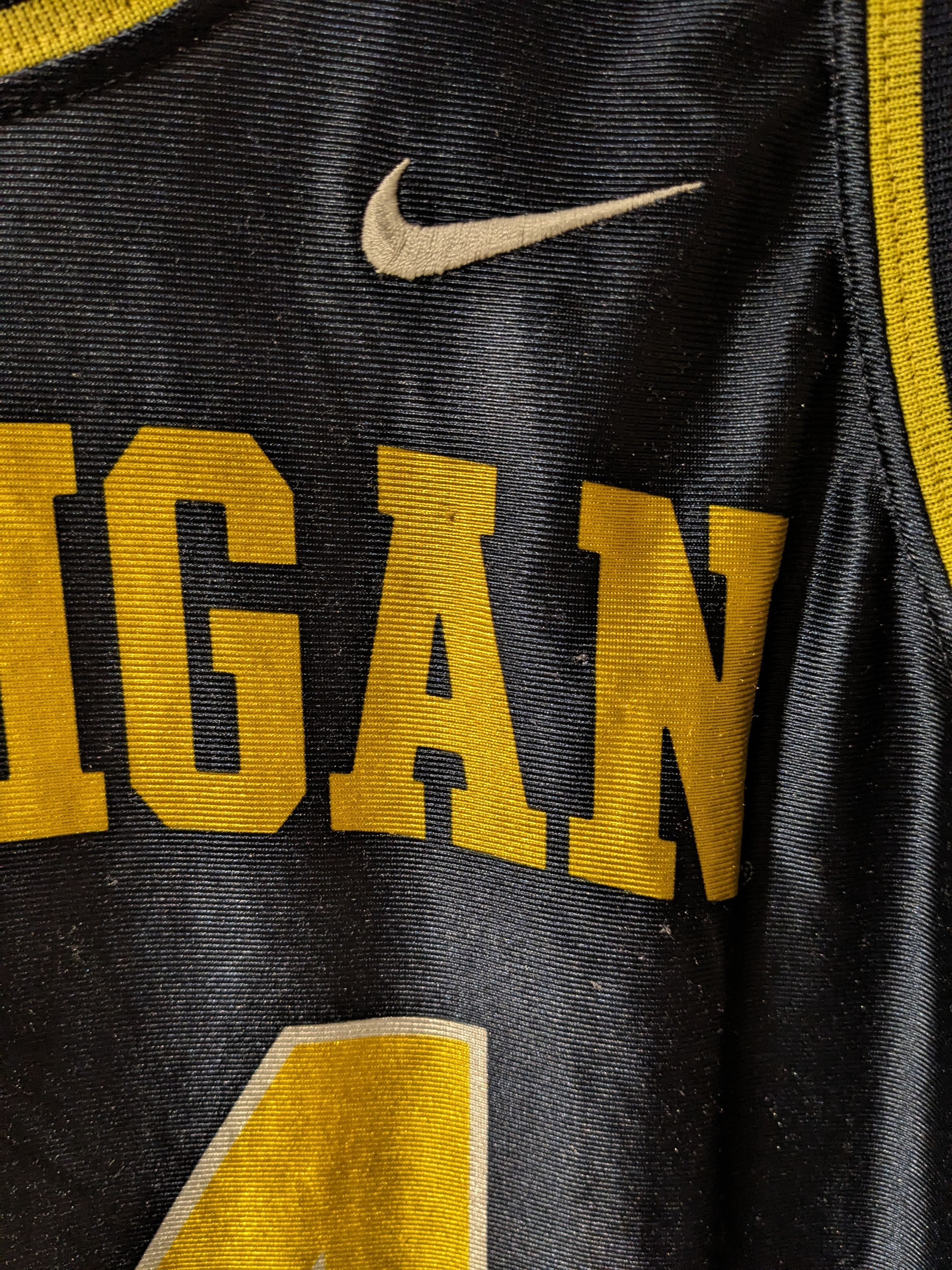 Nike × Vintage Vintage 90s Michigan University Nike Large Basketball Jersey Size US L / EU 52-54 / 3 - 6 Thumbnail