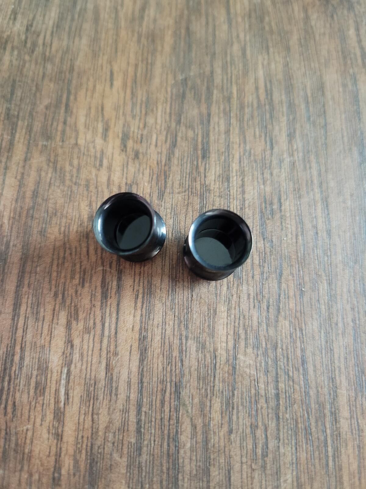 The Unbranded Brand Pair of Black Ear Plugs with Silver Foil Inlay Size 00 Size ONE SIZE - 4 Thumbnail