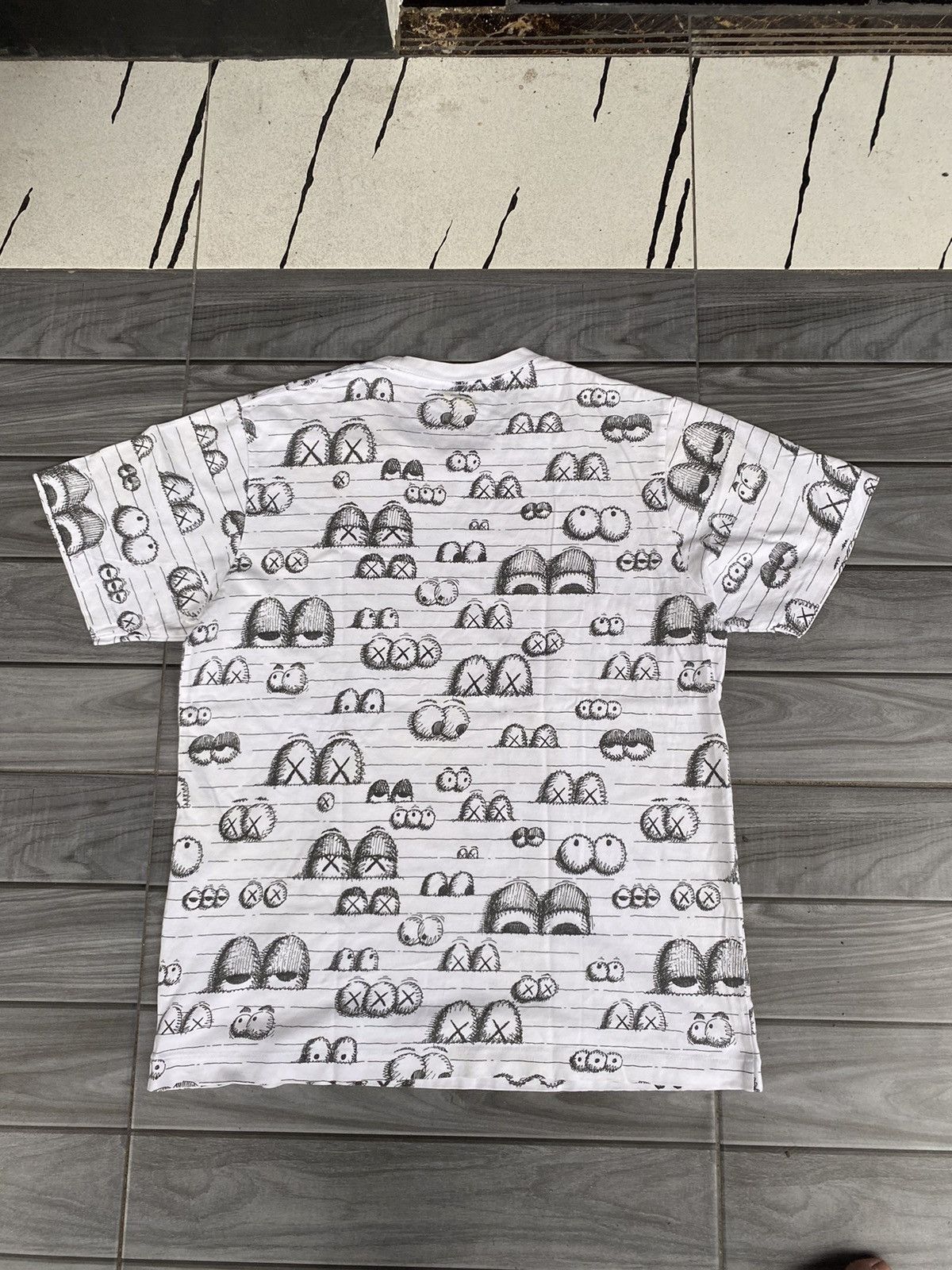 Japanese Brand × Kaws × Uniqlo Uniqlo x kaws tee Size US L / EU 52-54 / 3 - 3 Thumbnail