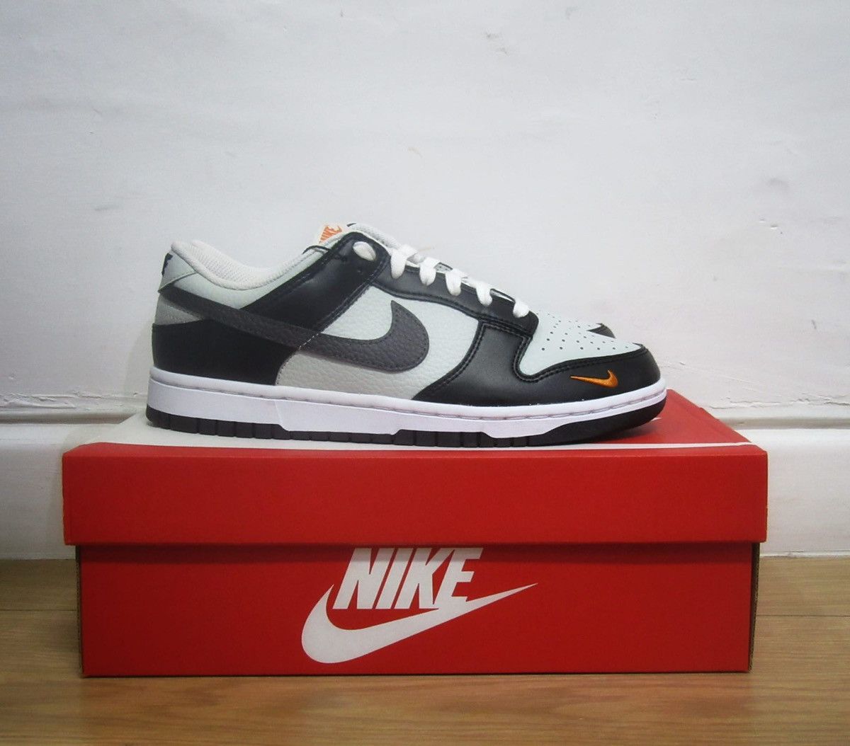 Nike Nike Dunk Low Mini Swoosh size EU 40.5-US 7.5 Size US 7.5 / EU 40-41 - 2 Thumbnail