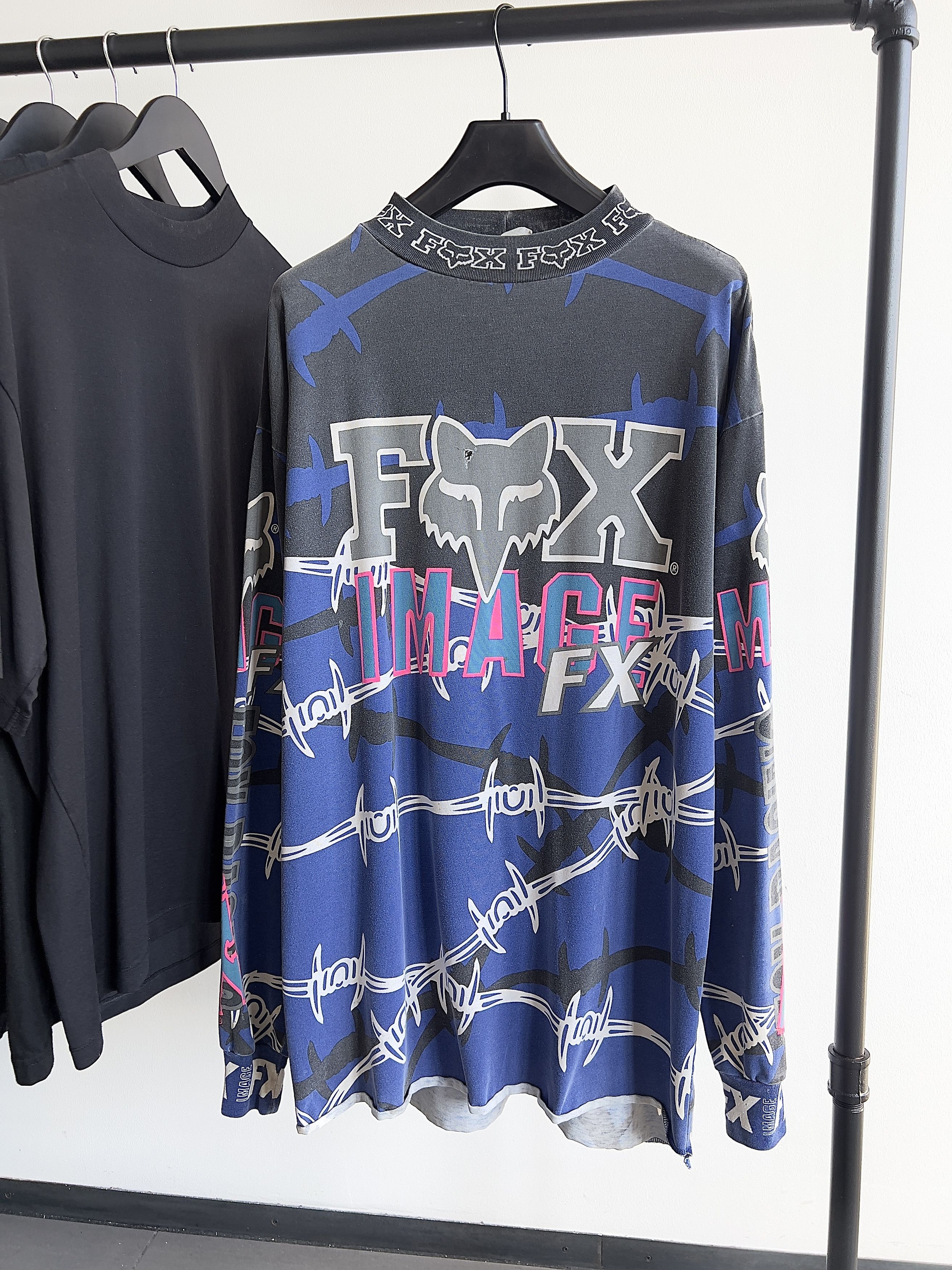 Vintage Vintage Thrashed 90s Fox Racing Motocross Tee Size US XXL / EU 58 / 5 - 1 Thumbnail