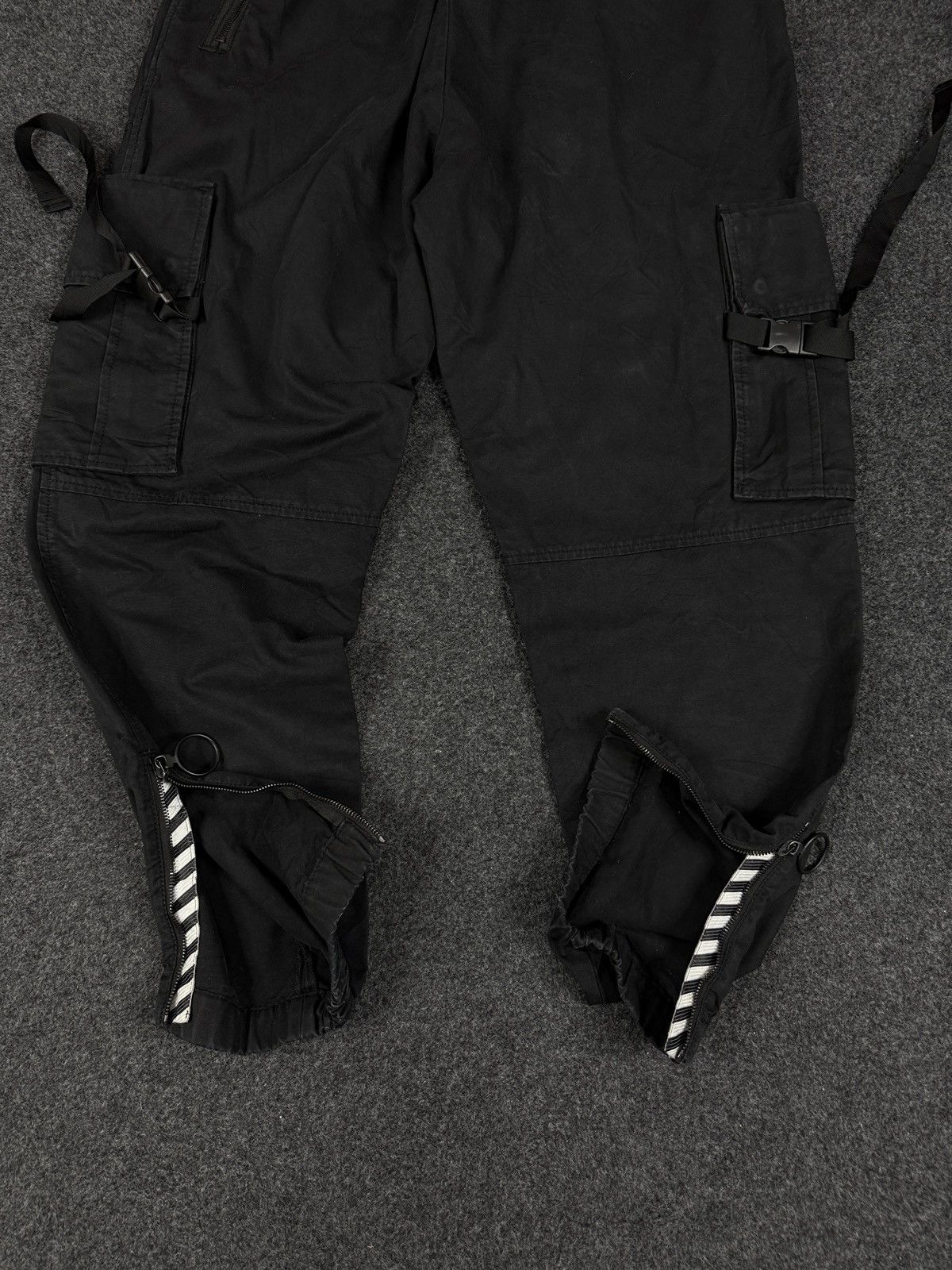 Off-White Off-White - Tapered Logo-Print Cotton-Canvas Cargo Trousers Size US 33 - 15 Thumbnail