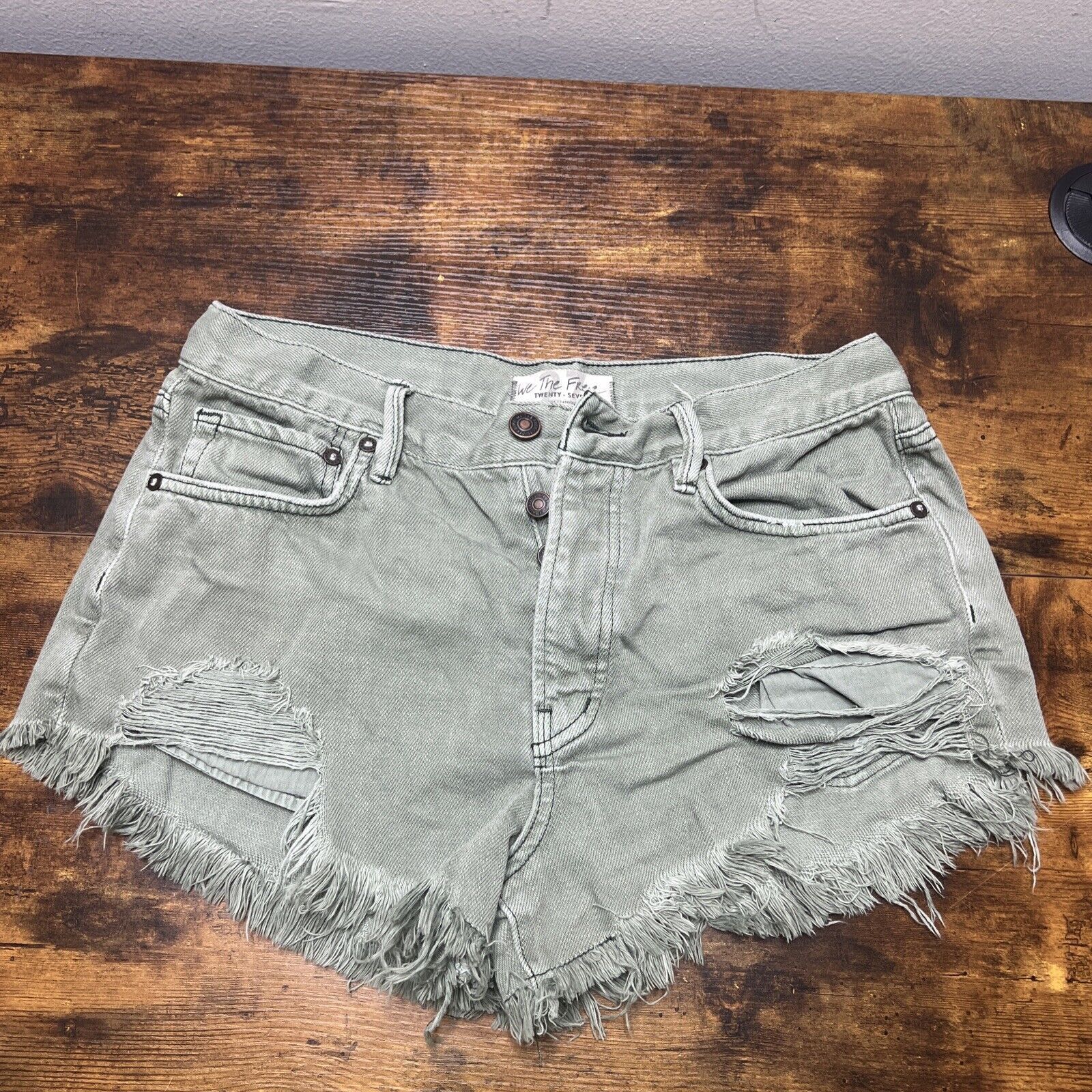 Free People Free People Shorts Size 27 Olive Green Raw Hem Button Fly Size 27" / US 4 / IT 40 - 1 Thumbnail