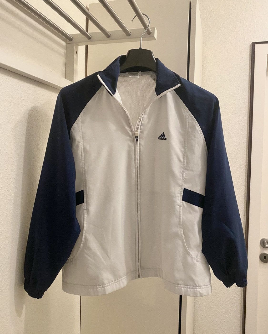 Adidas Adidas Vintage Windbreaker Unisex Jacket M Size M / US 6-8 / IT 42-44 - 3 Thumbnail