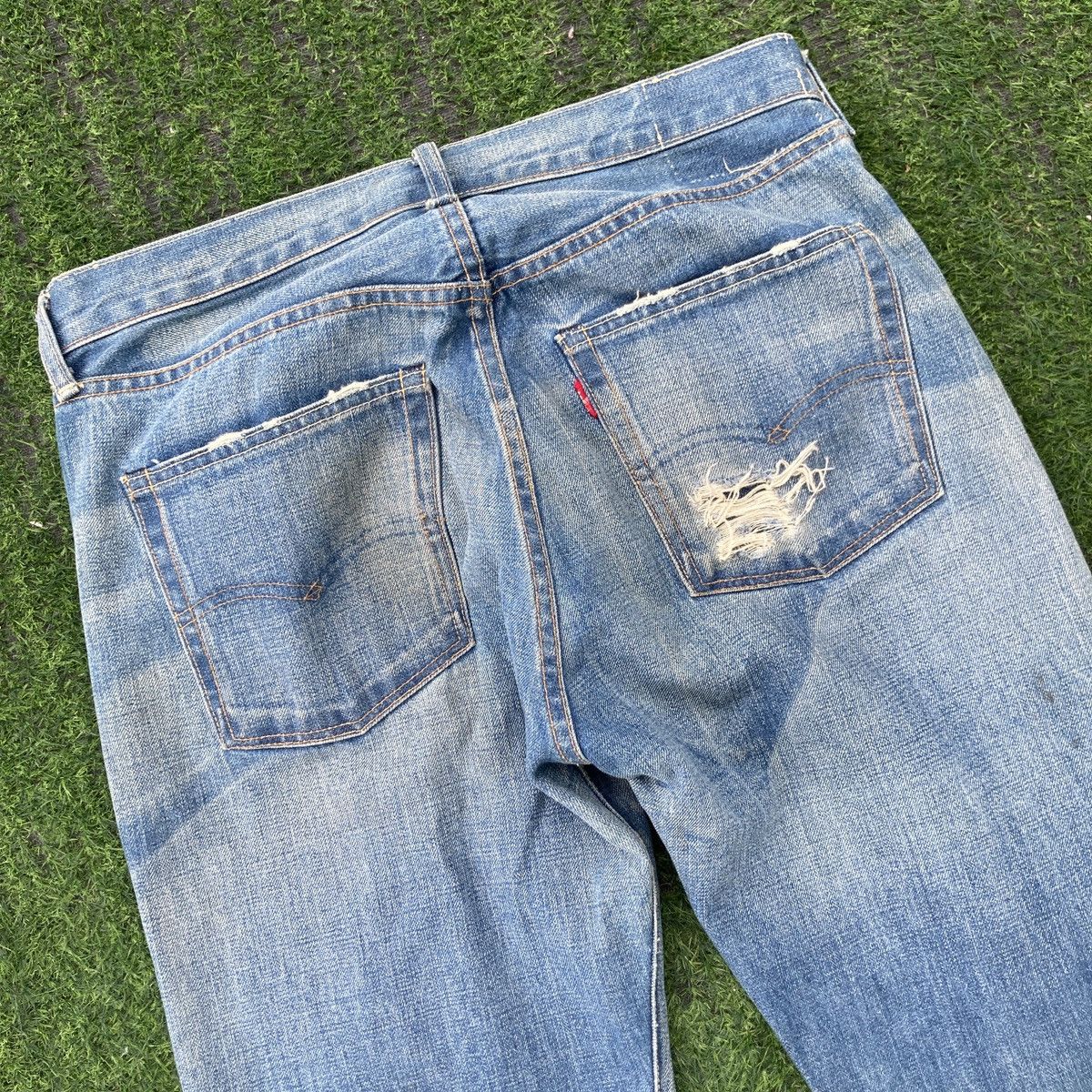Levi's VINTAGE LEVI’S BIG E 501 SELVEDGE DISTRESSED JEANS Size US 32 / EU 48 - 15 Thumbnail