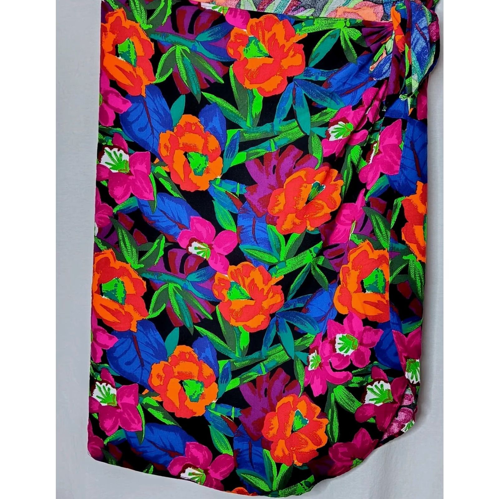 Vintage VINTAGE Pacific Connections Wrap Skirt One Size Women Knee-Midi Floral Rayon Challis Sarong Beach 90s Style Mens/Womens? Size 42" / US 20 - 4 Thumbnail