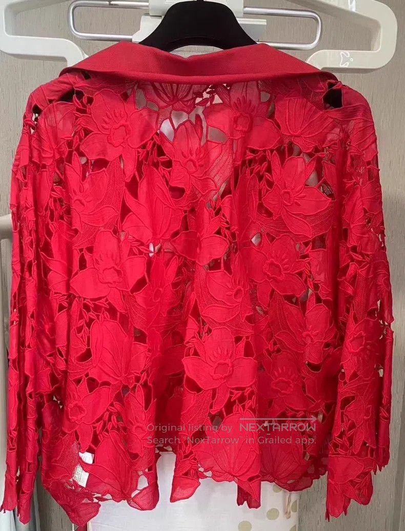 Valentino Valentino Black lace flower top Size XS / US 0-2 / IT 36-38 - 2 Thumbnail