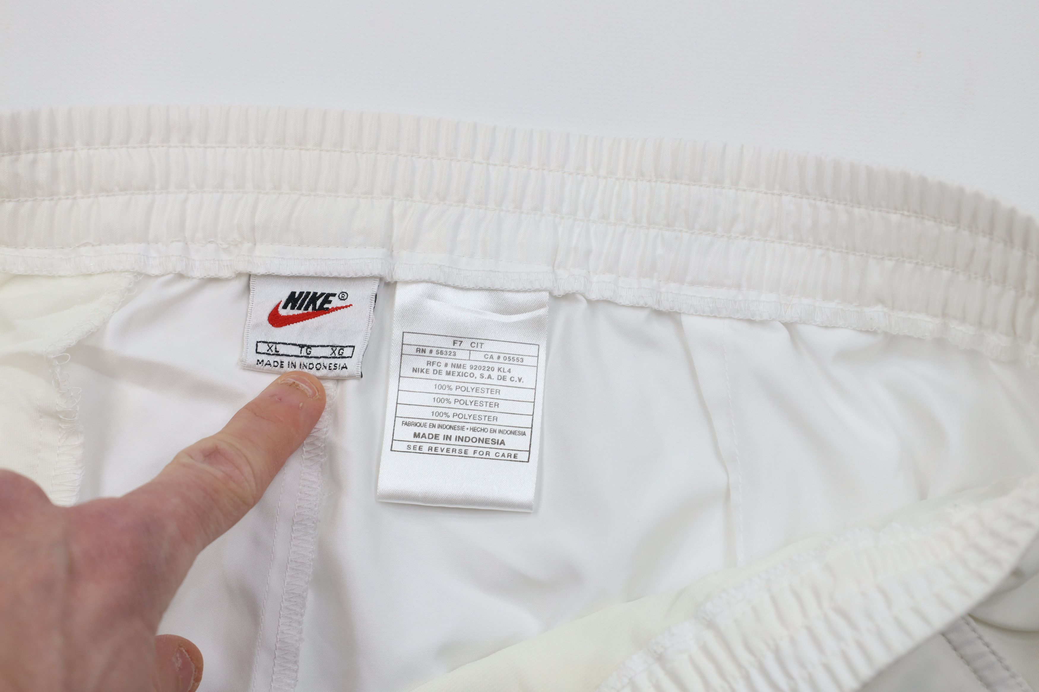 Nike Vintage 90s Nike Challenge Court Above Knee Tennis Shorts Size US 36 / EU 52 - 9 Thumbnail
