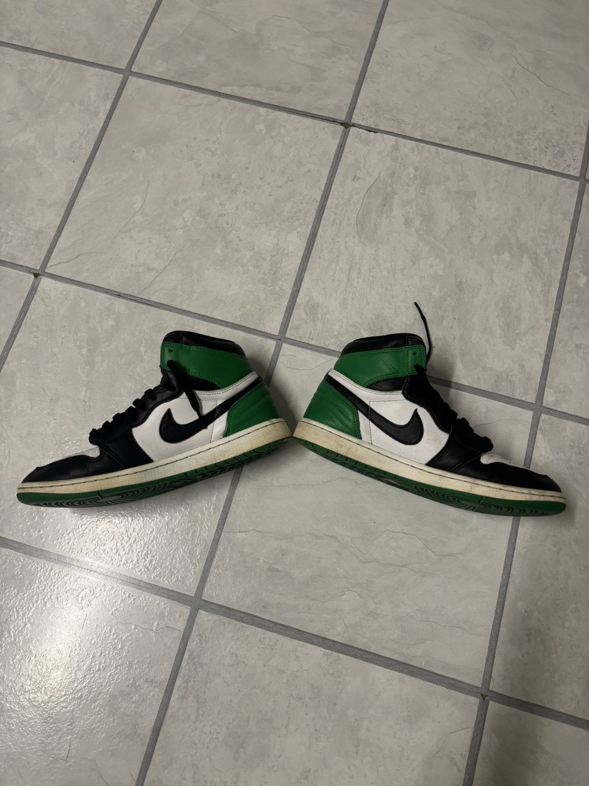 Nike Jordan 1 retro high og “lucky green” Size US 9.5 / EU 42-43 - 3 Thumbnail