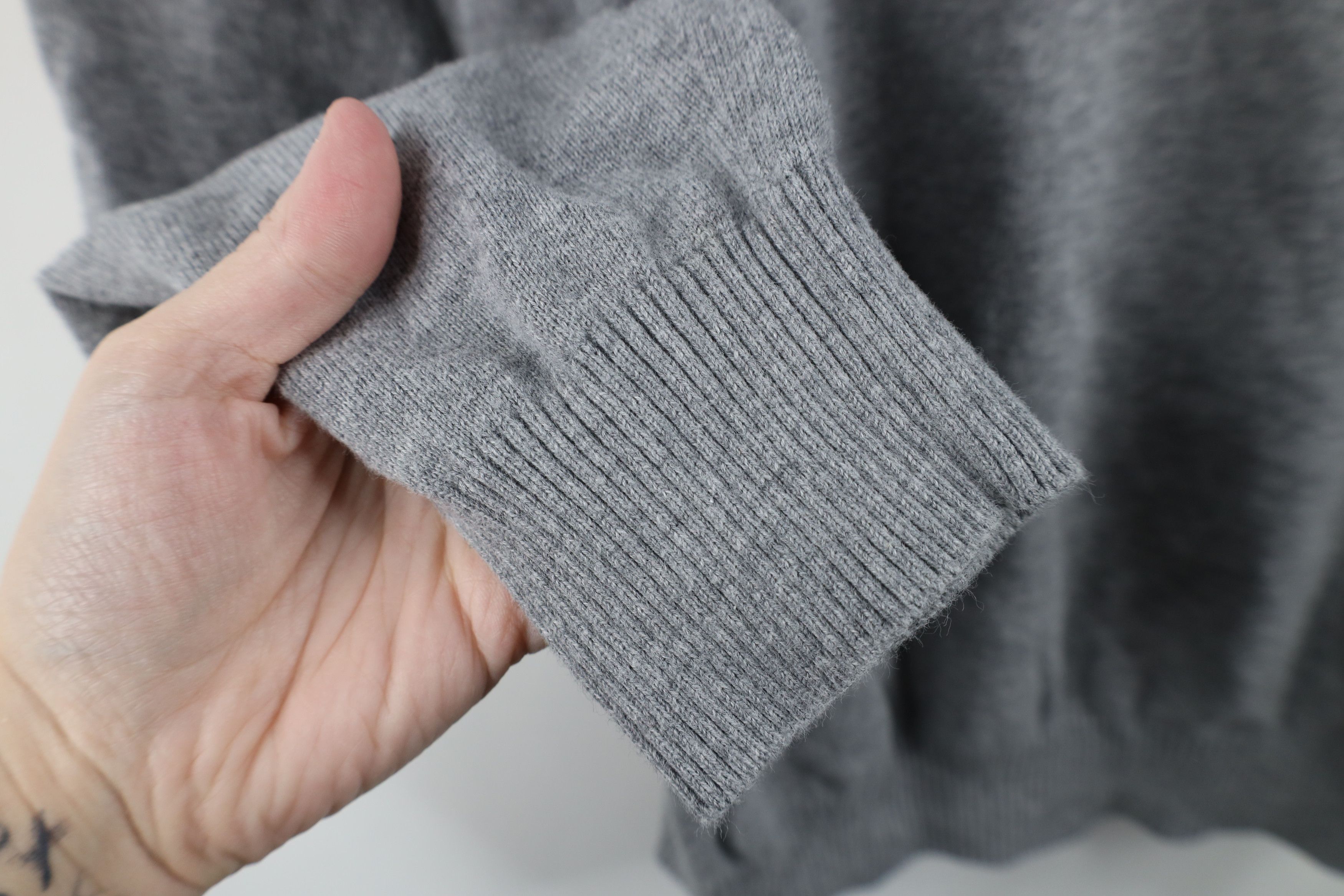 Jos. A. Bank Jos A Bank Traveler Pima Cotton Knit V-Neck Sweater Gray Size US XL / EU 56 / 4 - 8 Thumbnail
