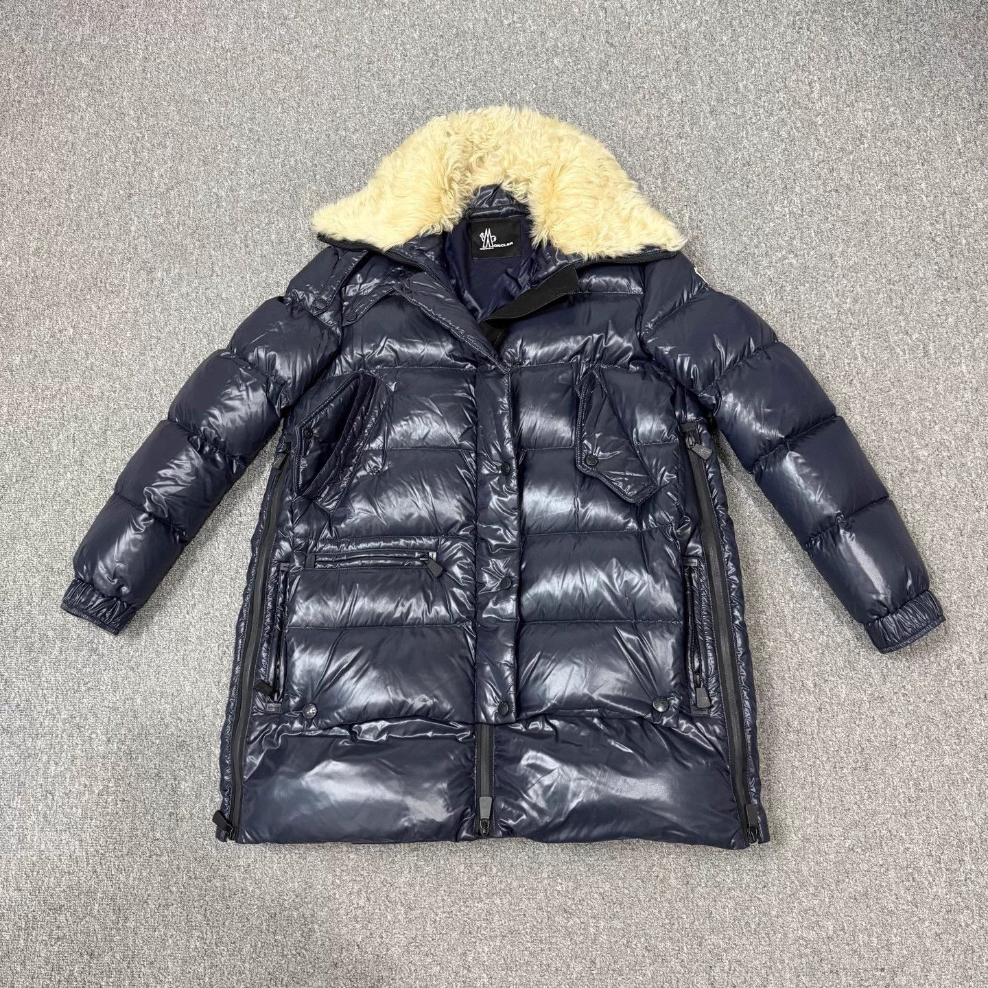 Moncler Moncler navy blue lamb wool collar down jacket size 2 99 new Size US M / EU 48-50 / 2 - 1 Thumbnail