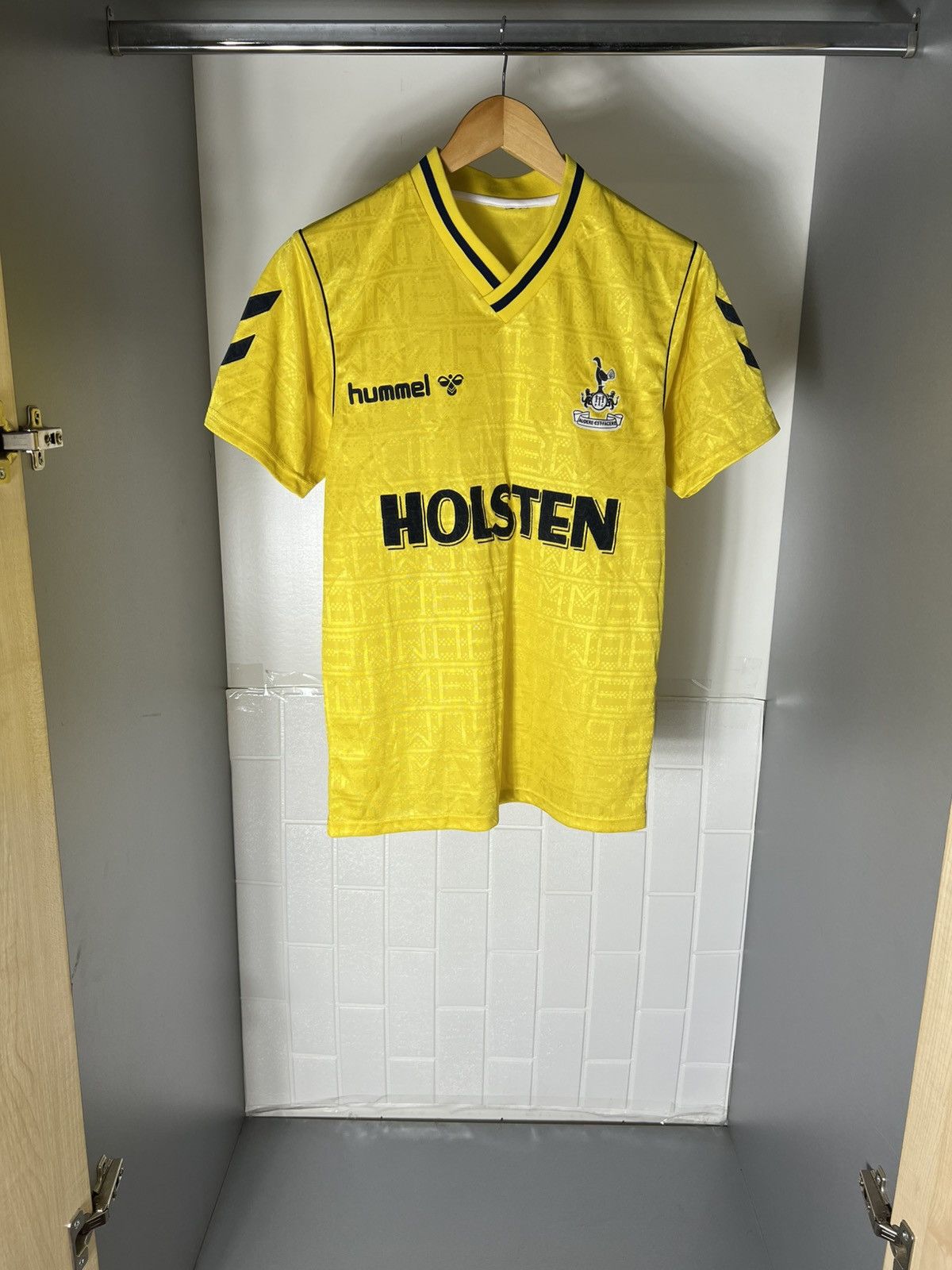 Vintage VERY RARE HUMMEL FC TOTTENHAM HOTSPUR ENGLAND SOCCER JERSEY Size US S / EU 44-46 / 1 - 4 Thumbnail