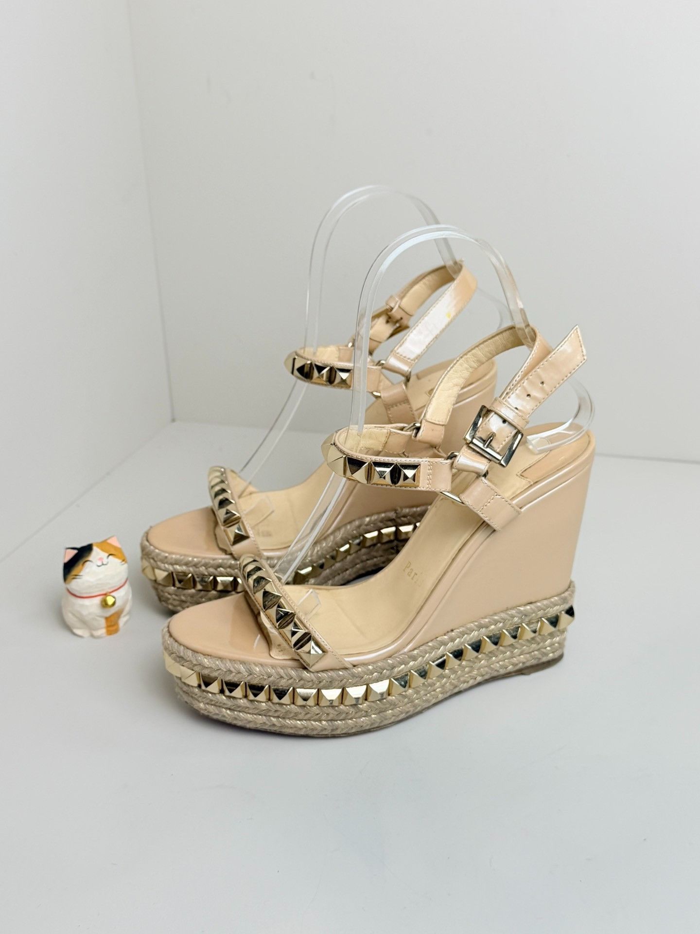 Christian Louboutin Christian Louboutin Gold Sandals us_7-5 Women Size US 7.5 / IT 37.5 - 1 Thumbnail