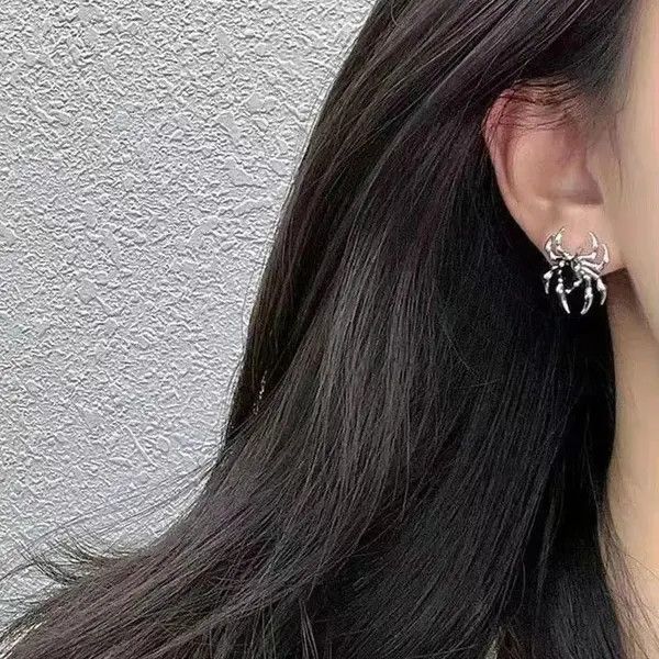 Designer × Jewelry Black Spider Stud Earrings Size ONE SIZE - 3 Thumbnail