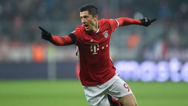 Adidas BAYERN ADIDAS 2016/2017 FOOTBALL HOME SHORTS #9 LEWANDOWSKI Size US 37 - 9 Thumbnail