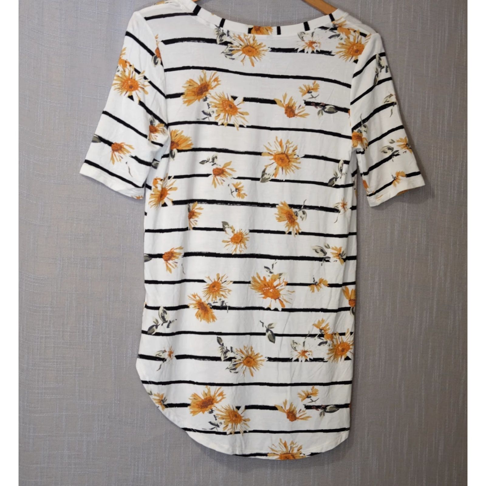 Vintage VINTAGE Nwot! 24/7 MAURICES Floral Tunic Top Super Soft Lightweight Womens S #H99-55 Size S / US 4 / IT 40 - 6 Thumbnail