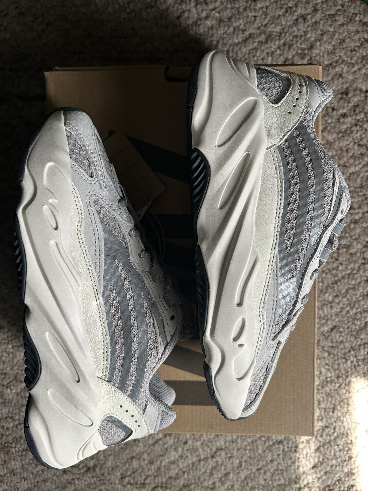 Adidas × Yeezy Yeezy Boost 700 V2 - STATIC Size US 6 / EU 39 - 11 Thumbnail