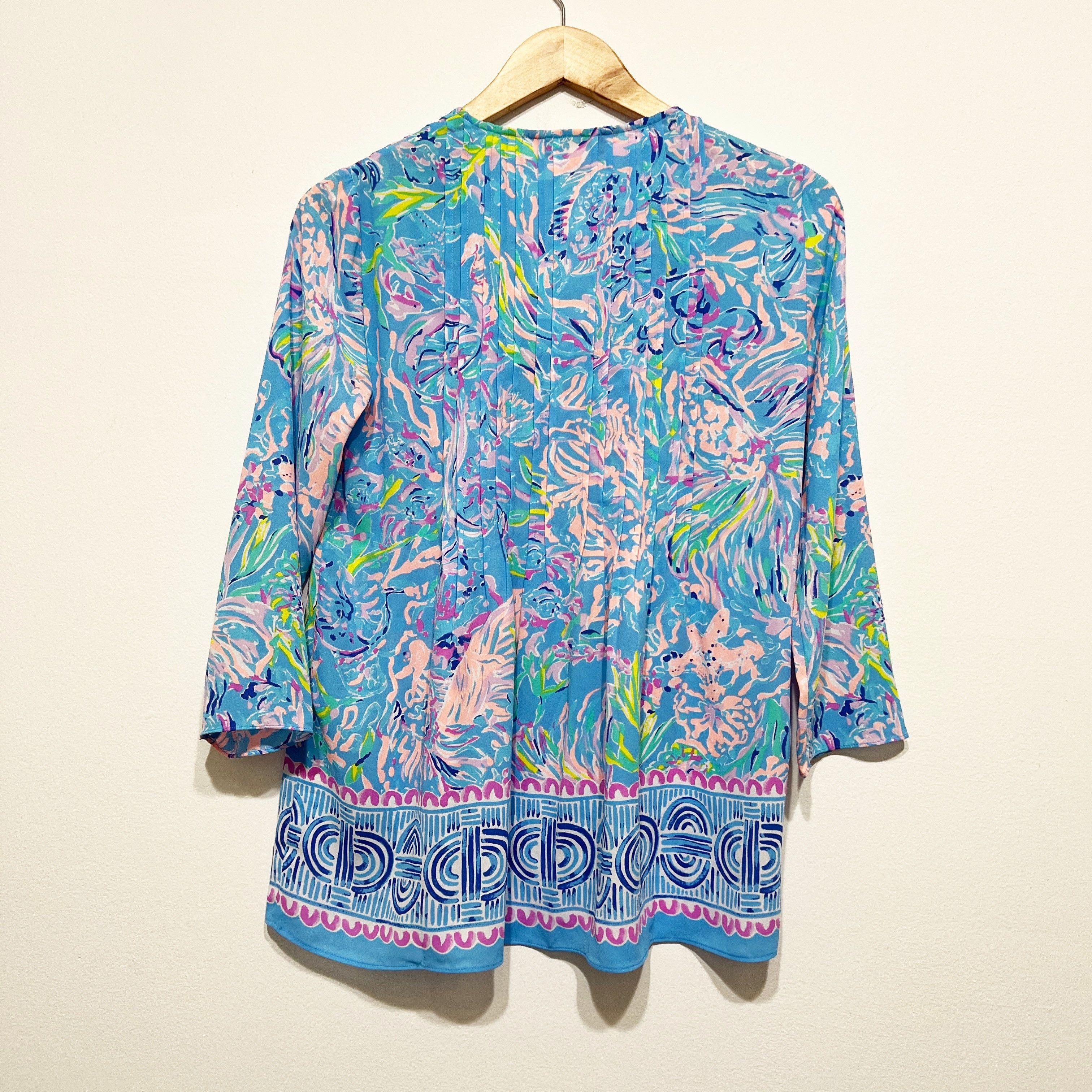 Lilly Pulitzer Lilly Pulitzer Marilina Pintuck Pleated V Neck Size XS / US 0-2 / IT 36-38 - 4 Thumbnail