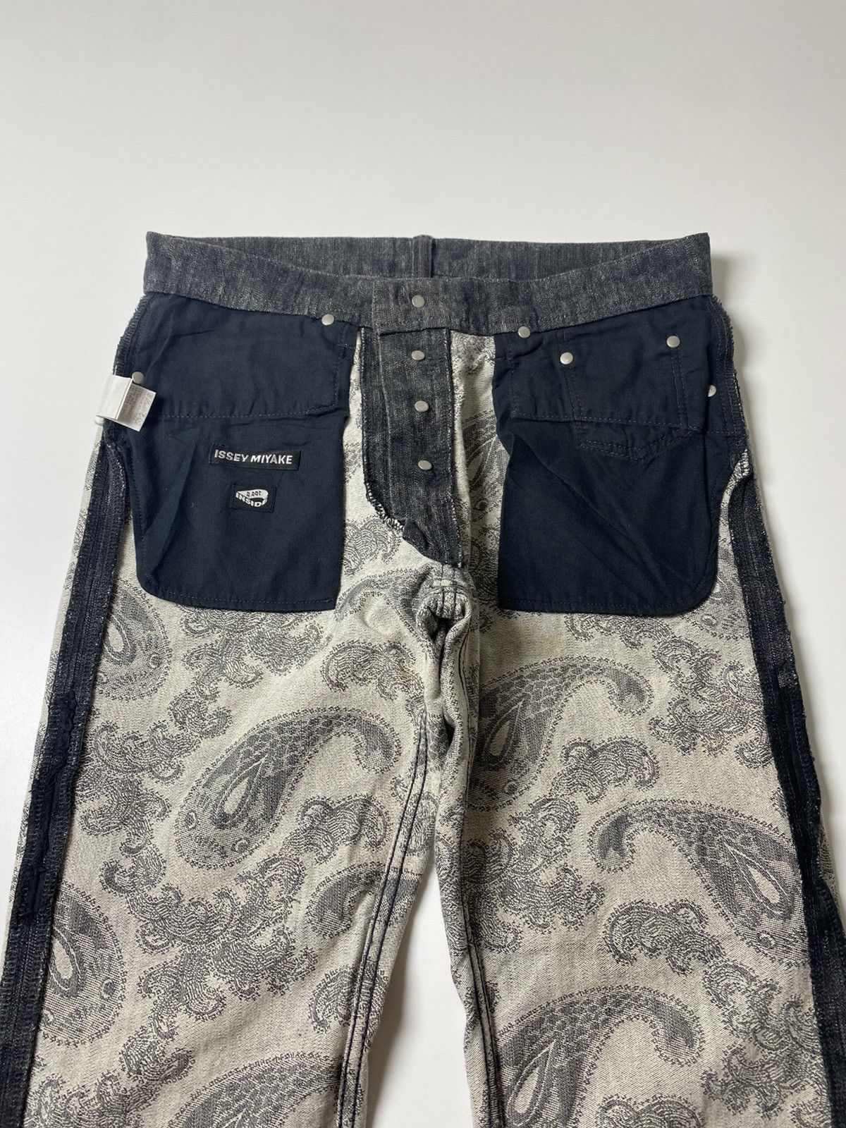 Issey Miyake SS11 ISSEY MIYAKE MEN APOC PAISLEY JACQUARD DONUT PATCHWORK Size US 32 / EU 48 - 4 Thumbnail