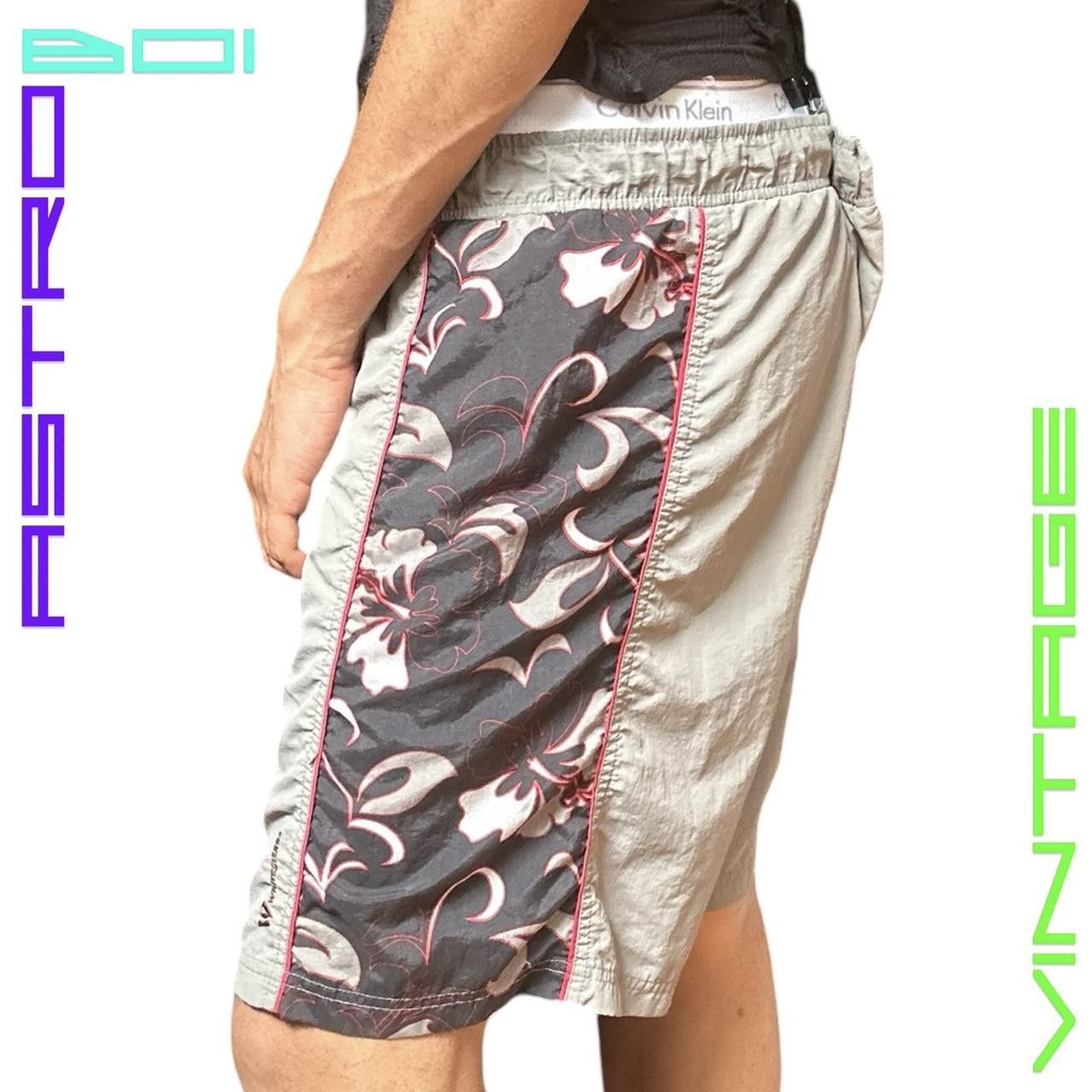 Vintage VINTAGE 90S GRAY HIBISCUS PATTERN SWIM SHORTS _ LARGE Size US 34 / EU 50 - 3 Thumbnail