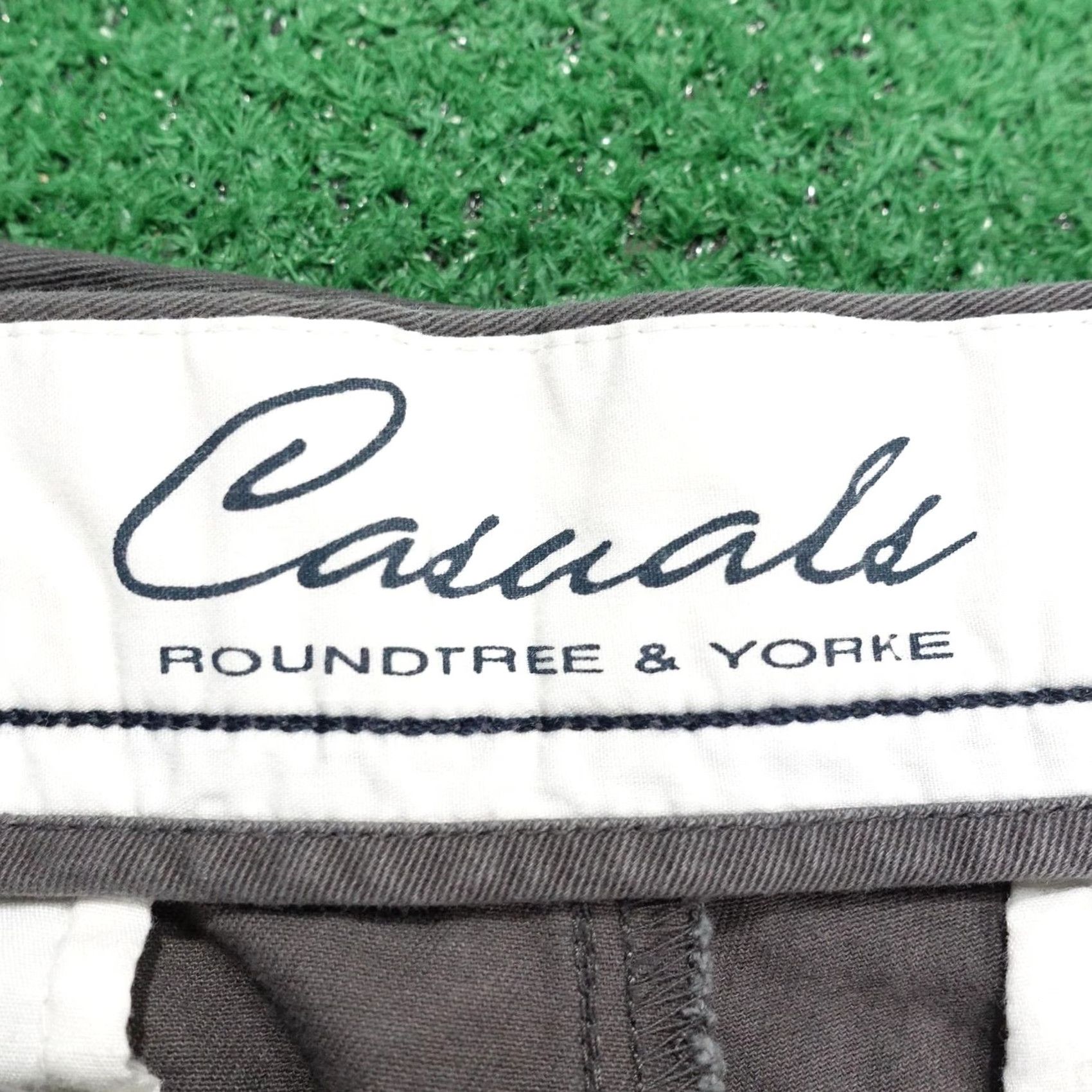 Roundtree & Yorke Roundtree & Yorke Shorts Mens 36 Gray Chino Relaxed Fit 100% Cotton Casuals Shorts Mens 36 Gray Chino Relaxed Fit 100% Cotton Size US 36 / EU 52 - 5 Thumbnail