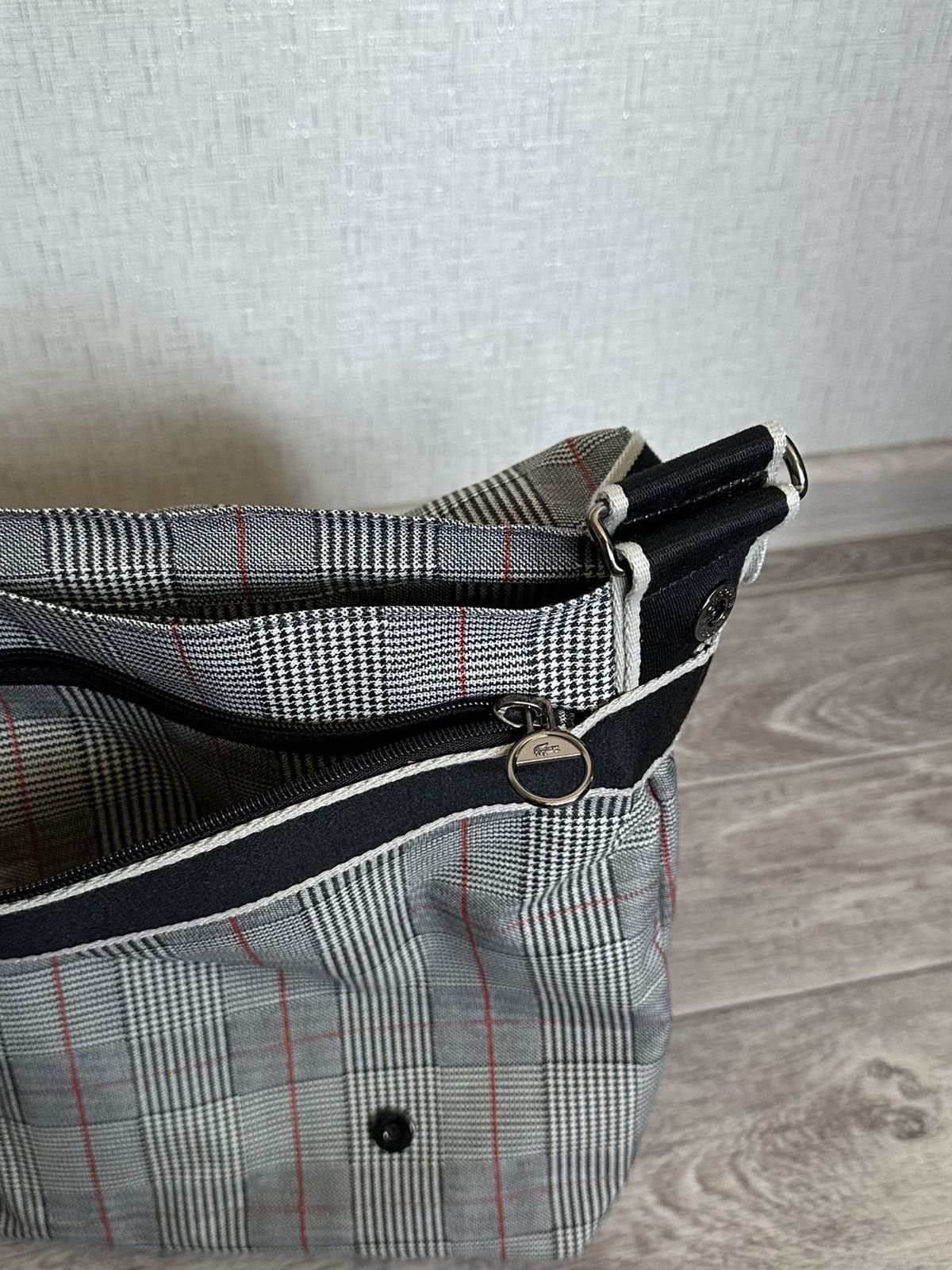 Lacoste × Vintage Vintage Lacoste Bag Laptop Rare Retro Grey Campus Size ONE SIZE - 13 Thumbnail