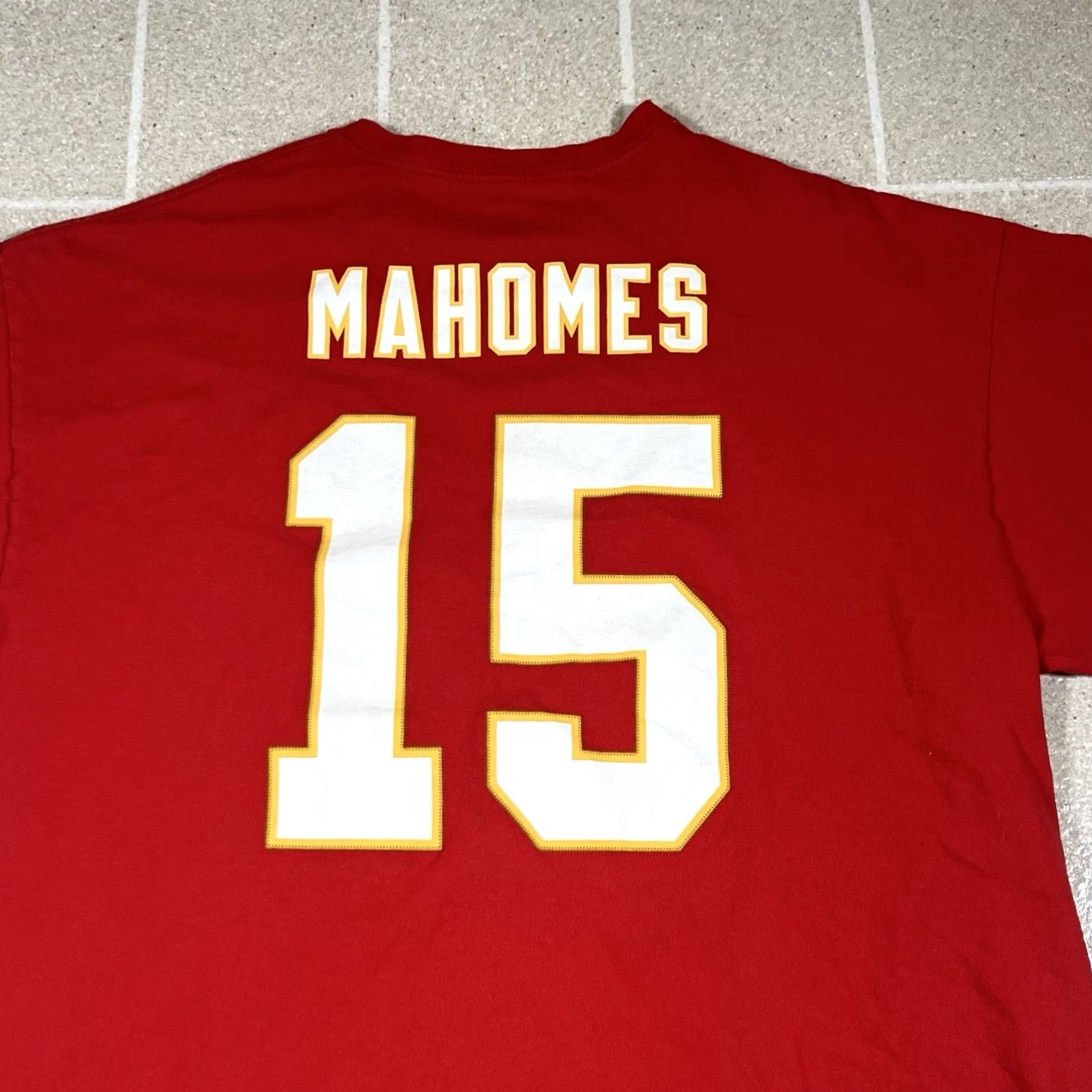 J Brand Majestic T-Shirt Kansas City Chiefs Patrick Mahomes 2XL Red Mens Shirt KC City 15 Chiefs Football Retro Size US XXL / EU 58 / 5 - 4 Thumbnail