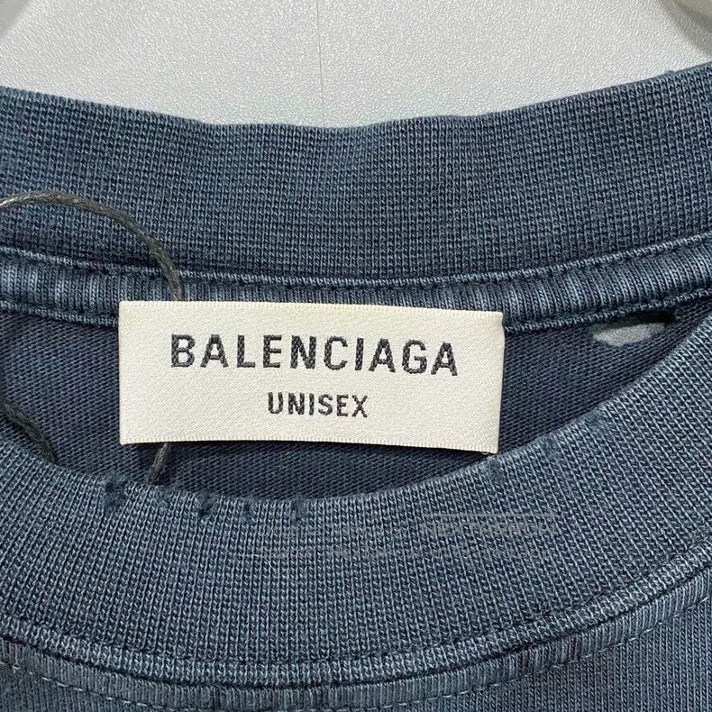 Balenciaga Balenciaga Distressed Logo Short Sleeve Size US S / EU 44-46 / 1 - 5 Thumbnail