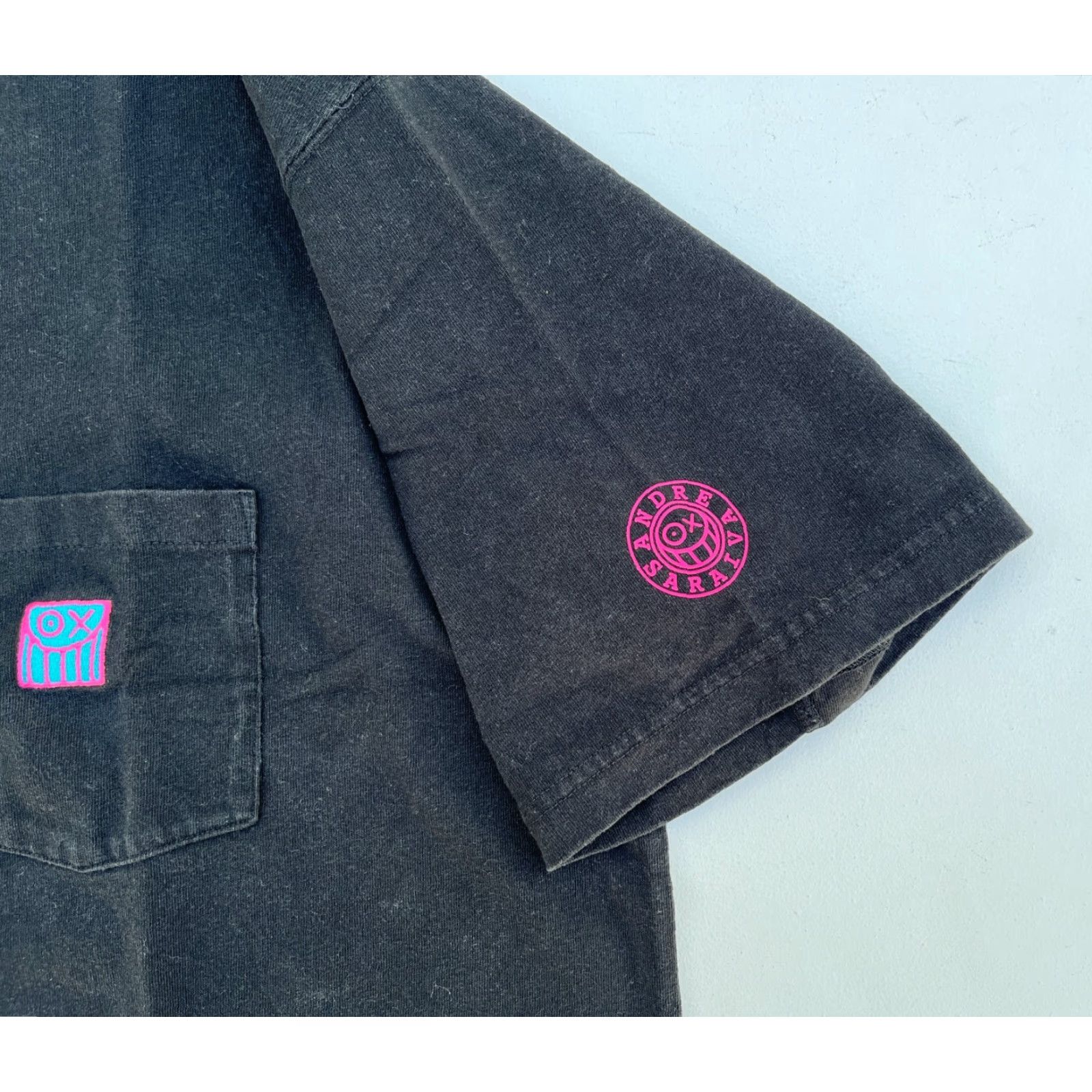 Uniqlo UNIQLO Men’s UT Andre Saraiva Pocket Tee Shirt XL Black Logo Pocket Tee Mens Size US XL / EU 56 / 4 - 4 Thumbnail