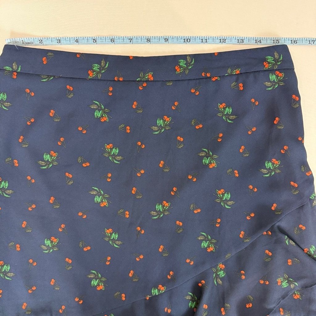 Banana Republic Banana Republic Wrap Skirt Size 8 Blue Cherry Print Ruffle Size 30" / US 8 / IT 44 - 7 Thumbnail