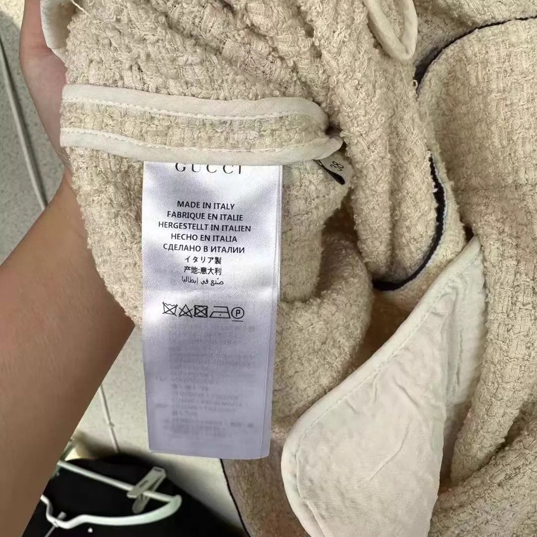 Gucci Gucci New with Tags Crystal Button Cardigan Size 38 Size S / US 4 / IT 40 - 4 Thumbnail