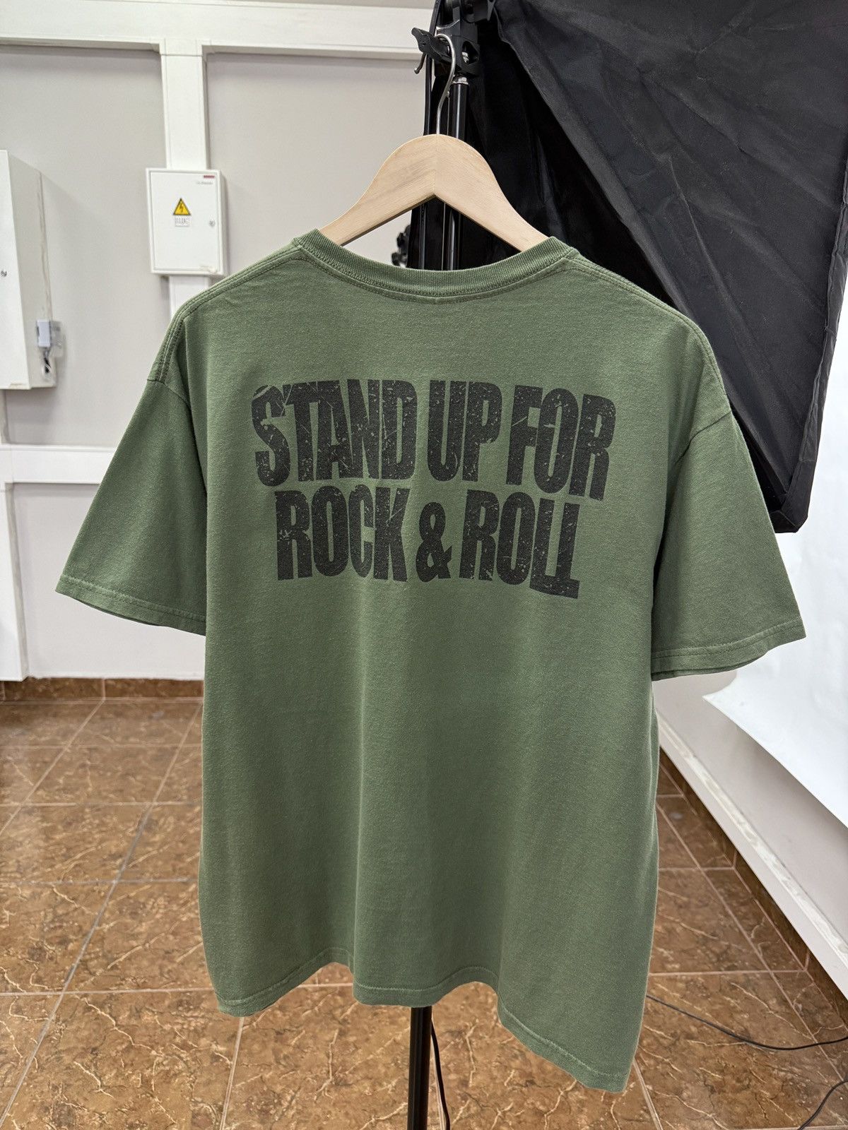 Gildan 🇦🇺 Vintage Y2K AIRBOURNE Stand Up For Rock Roll Hard Rock Size US L / EU 52-54 / 3 - 2 Thumbnail