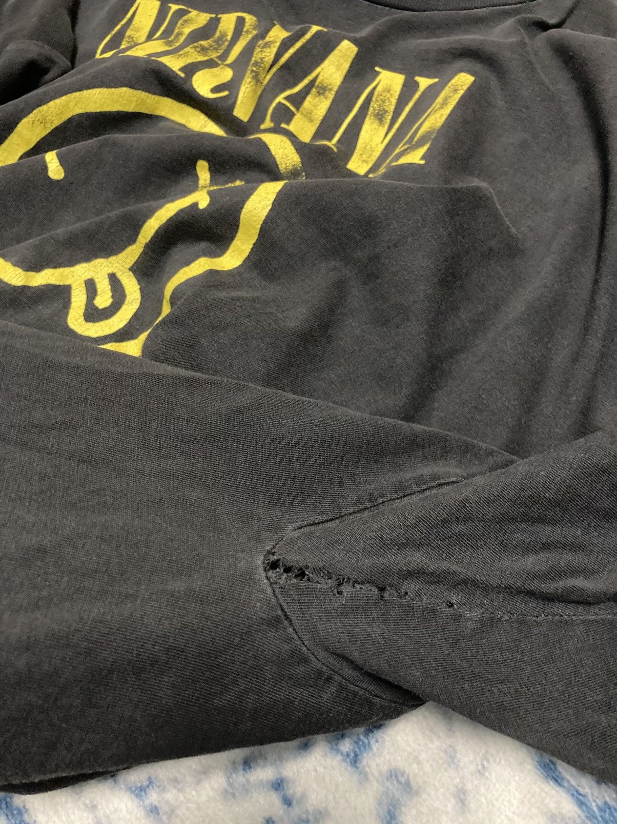 Nirvana Vintage 1992 Nirvana Smiley Face L/S T-Shirt Size US L / EU 52-54 / 3 - 10 Thumbnail