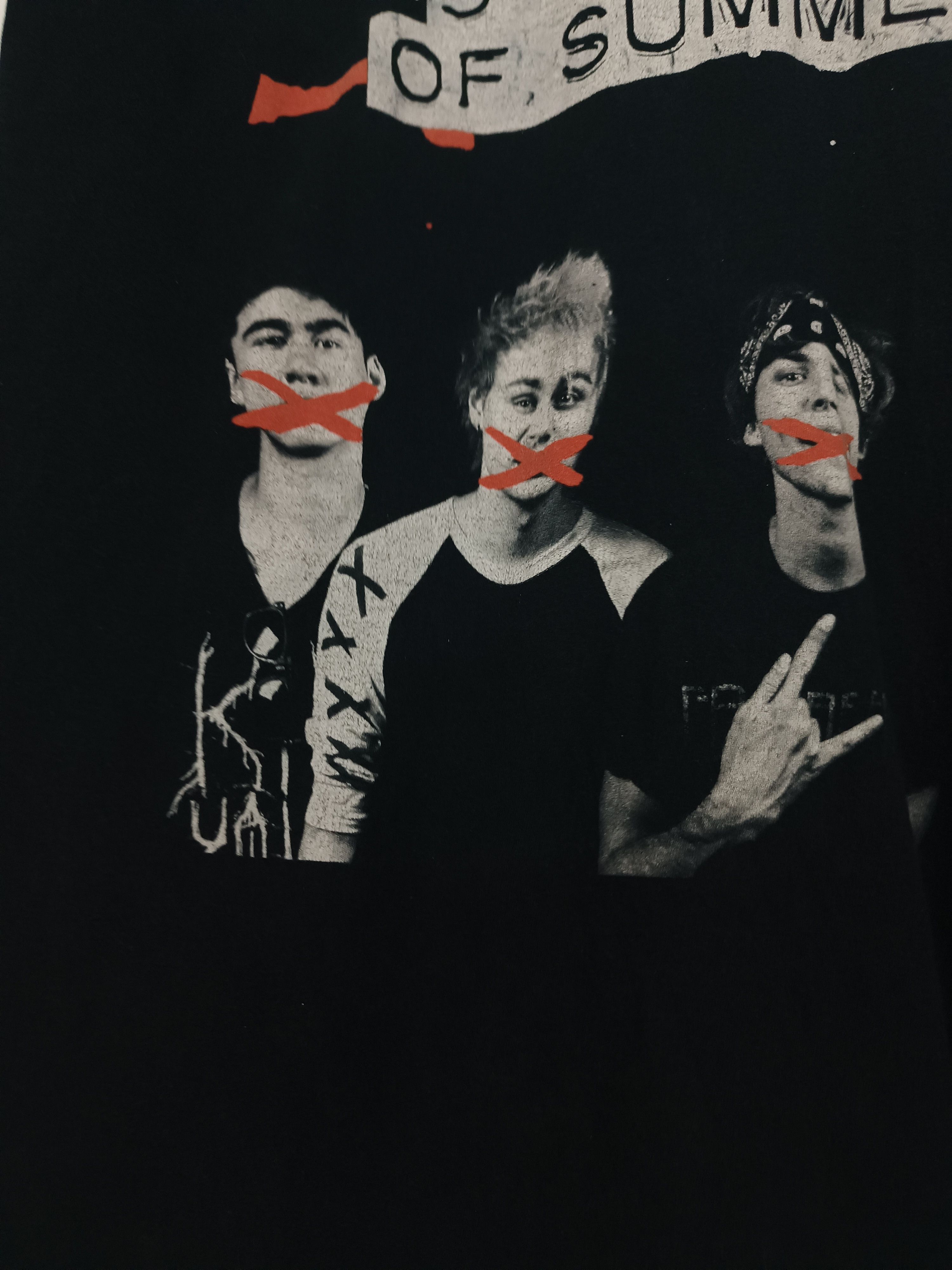 Band Tees VINTAGE 2015 5 SECONDS OF SUMMER TOUR TEE vamps swift zayn Size US M / EU 48-50 / 2 - 12 Thumbnail