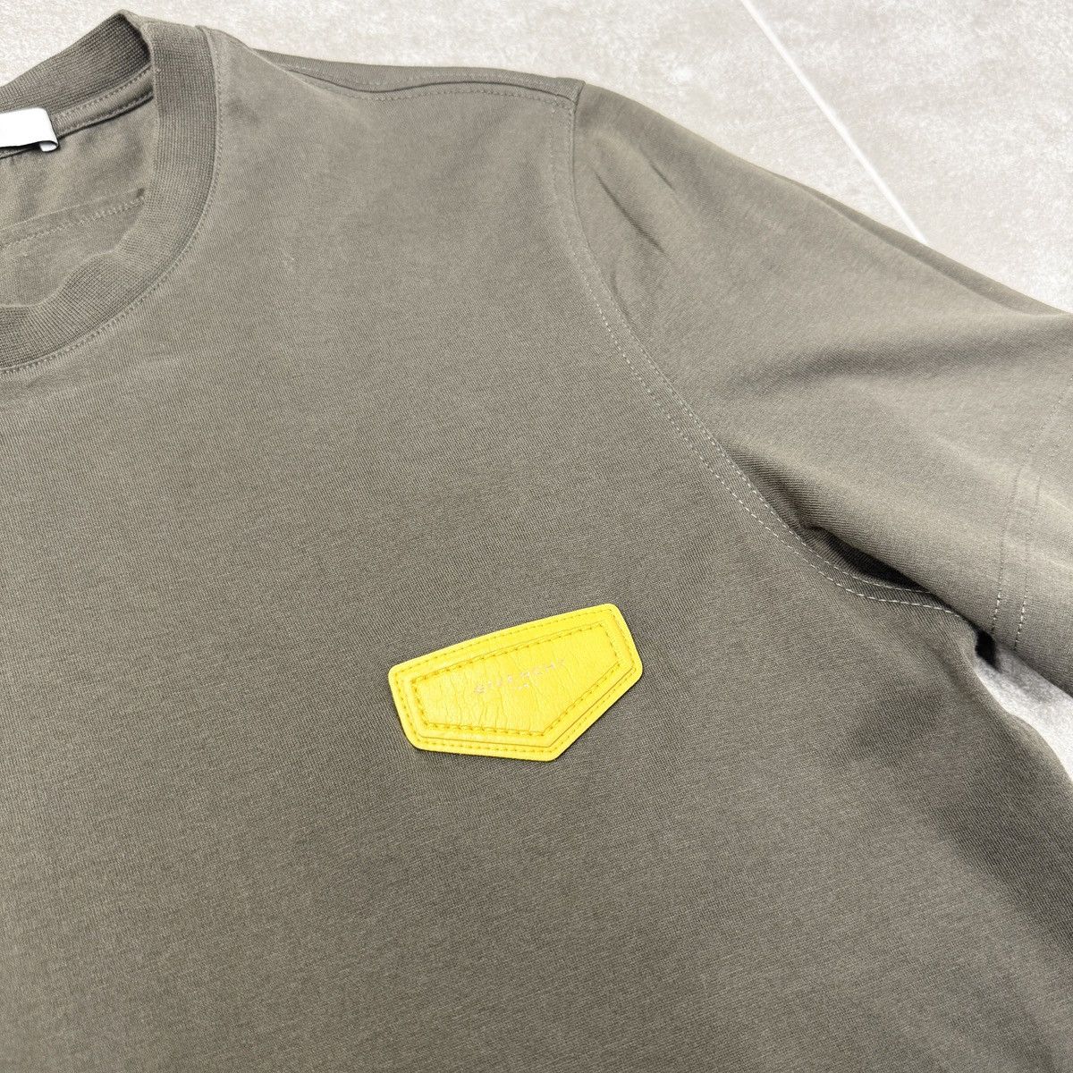 Givenchy Givenchy Leather Patch T-Shirt Green Yellow RRP £280 Size US S / EU 44-46 / 1 - 2 Thumbnail