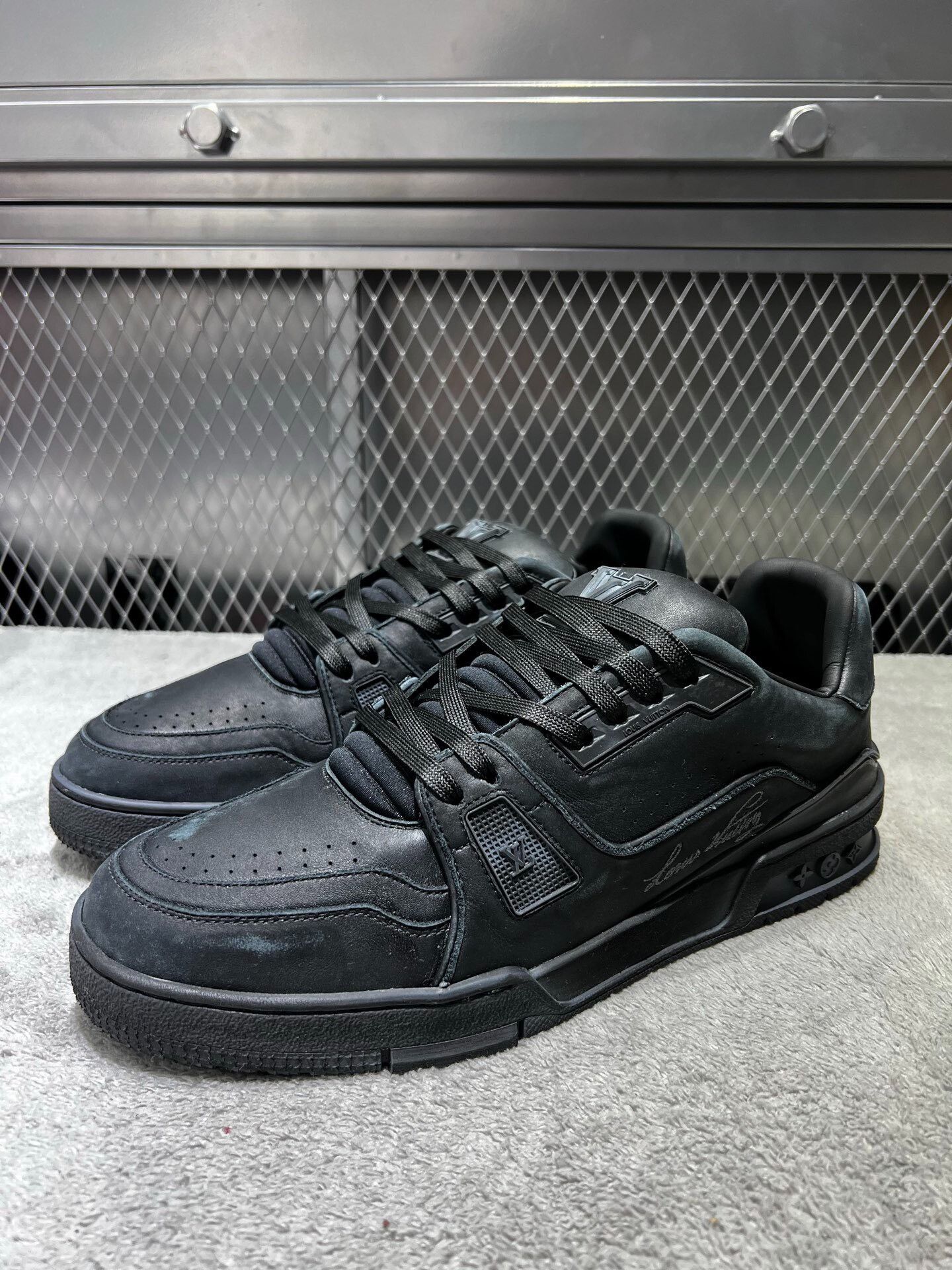 Louis Vuitton Louis Vuitton Training Black Lowtop Sneakers 42 Men Size US 9 / EU 42 - 1 Thumbnail