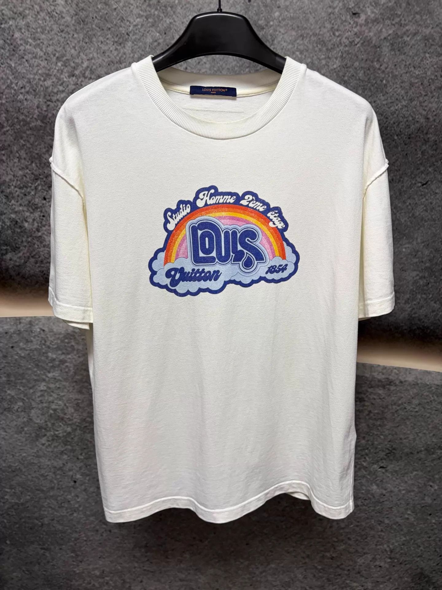 Louis Vuitton Louis Vuitton rainbow logo white s/s tee L Size US L / EU 52-54 / 3 - 1 Thumbnail