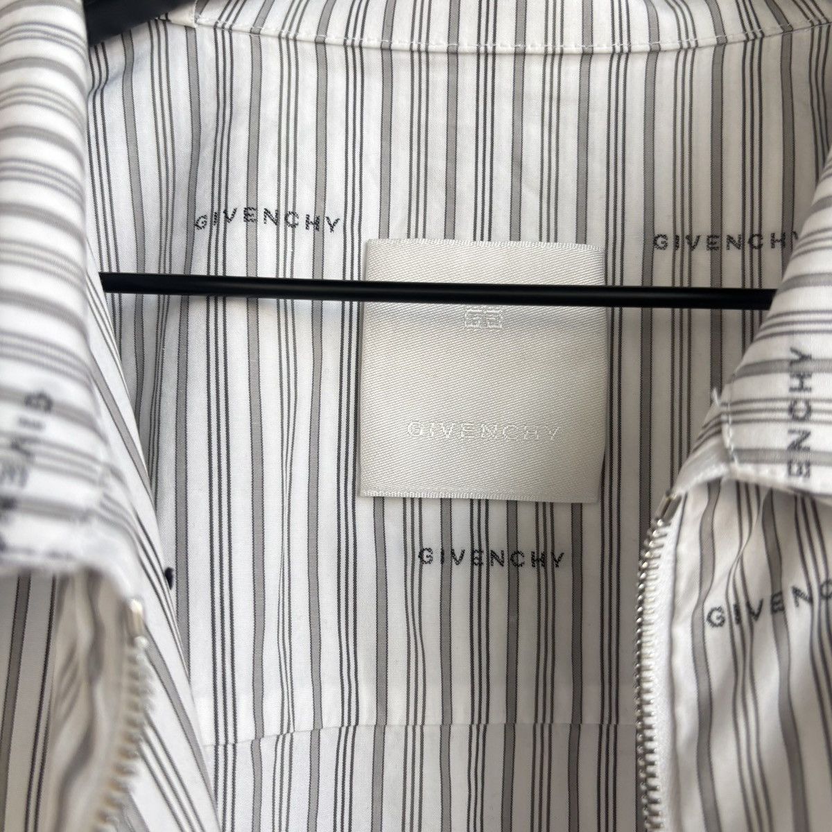 Givenchy Givenchy Monogram Zip Up Worker Top Size US XL / EU 56 / 4 - 4 Thumbnail