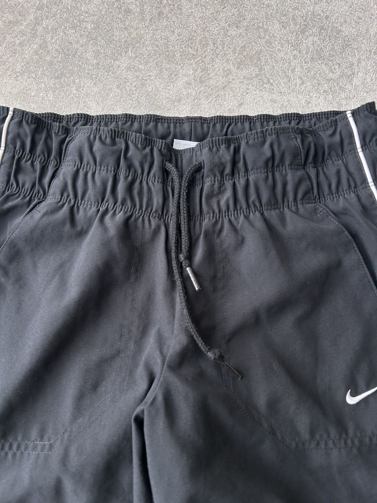 Nike Y2K Nike Swoosh Logo Gorpcore Black Track Pants Size 27" / US 4 / IT 40 - 6 Thumbnail