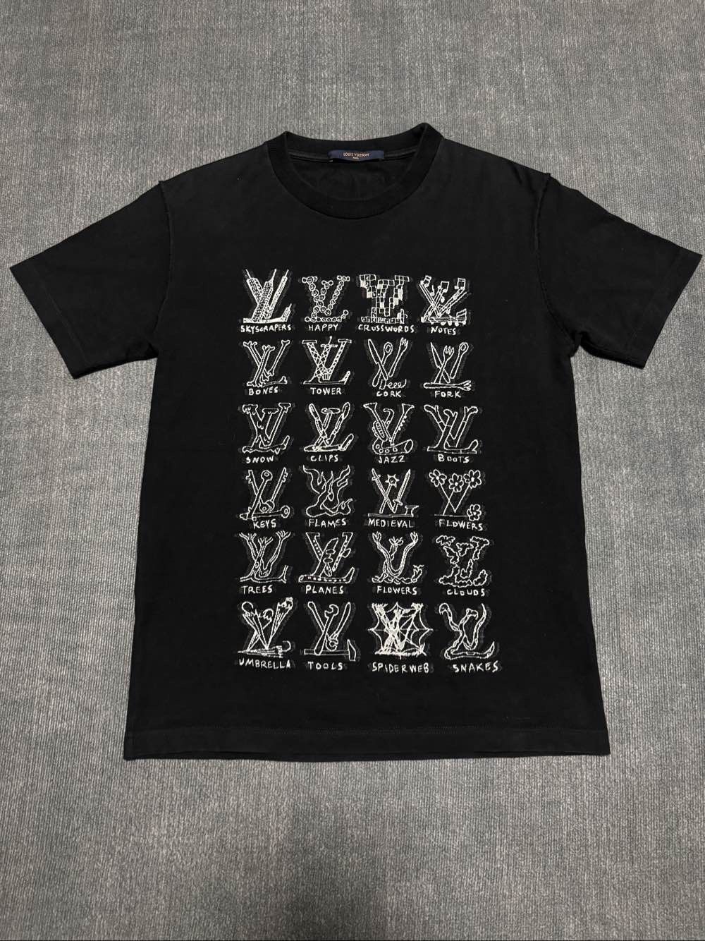 Louis Vuitton Louis Vuitton Graphic Logo T-Shirt Size S Size US S / EU 44-46 / 1 - 1 Thumbnail