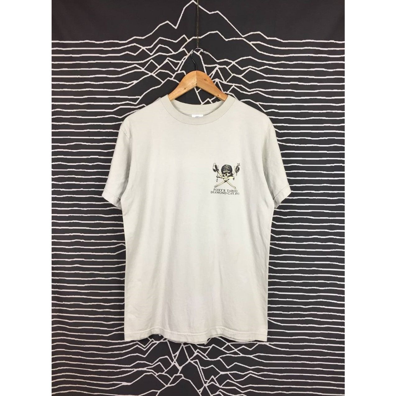 Vintage Vtg Gravity Live Slow Foxy's Taboo Diamond Cay Pirate Tee Size US M / EU 48-50 / 2 - 8 Thumbnail