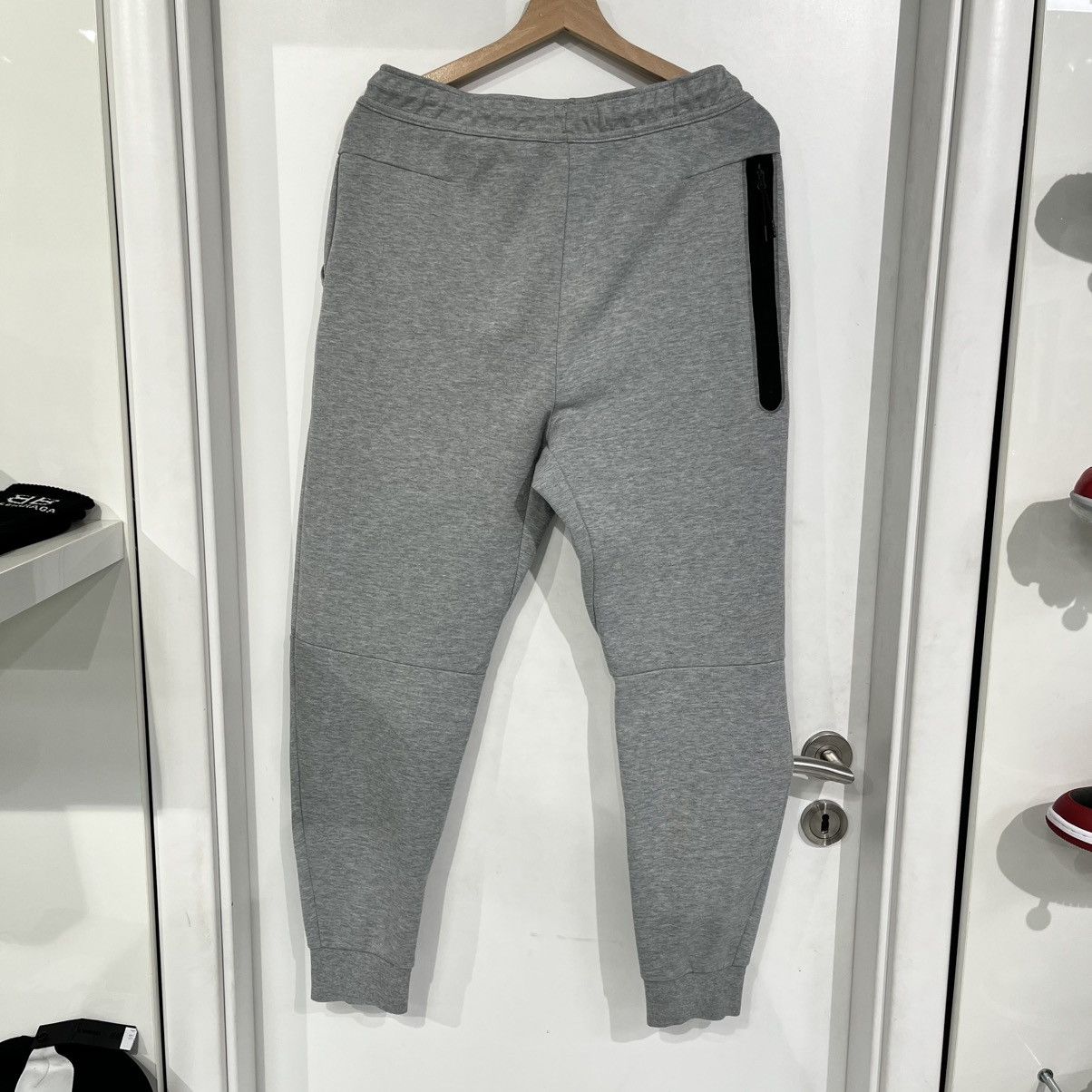 Nike Nike Tech Fleece Joggers Dark Grey Heather/Black Size US 32 / EU 48 - 2 Thumbnail